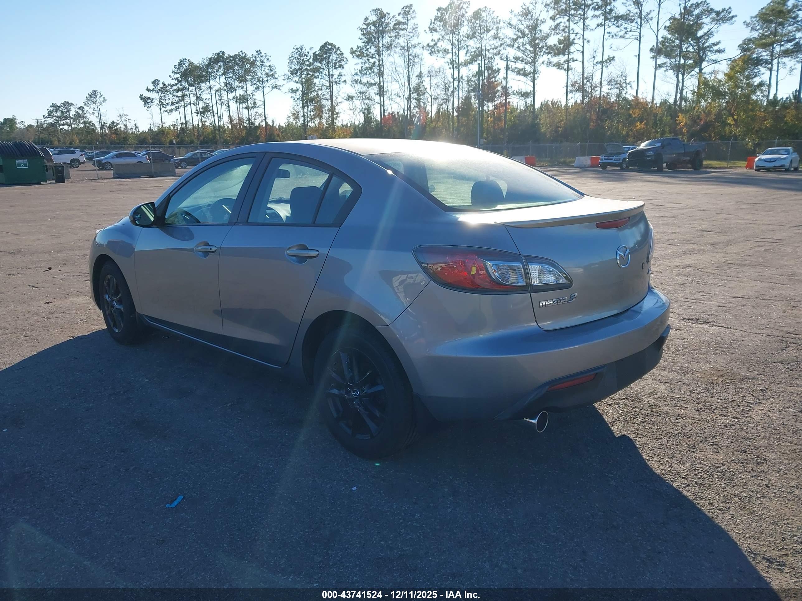 MAZDA MAZDA3 image 3