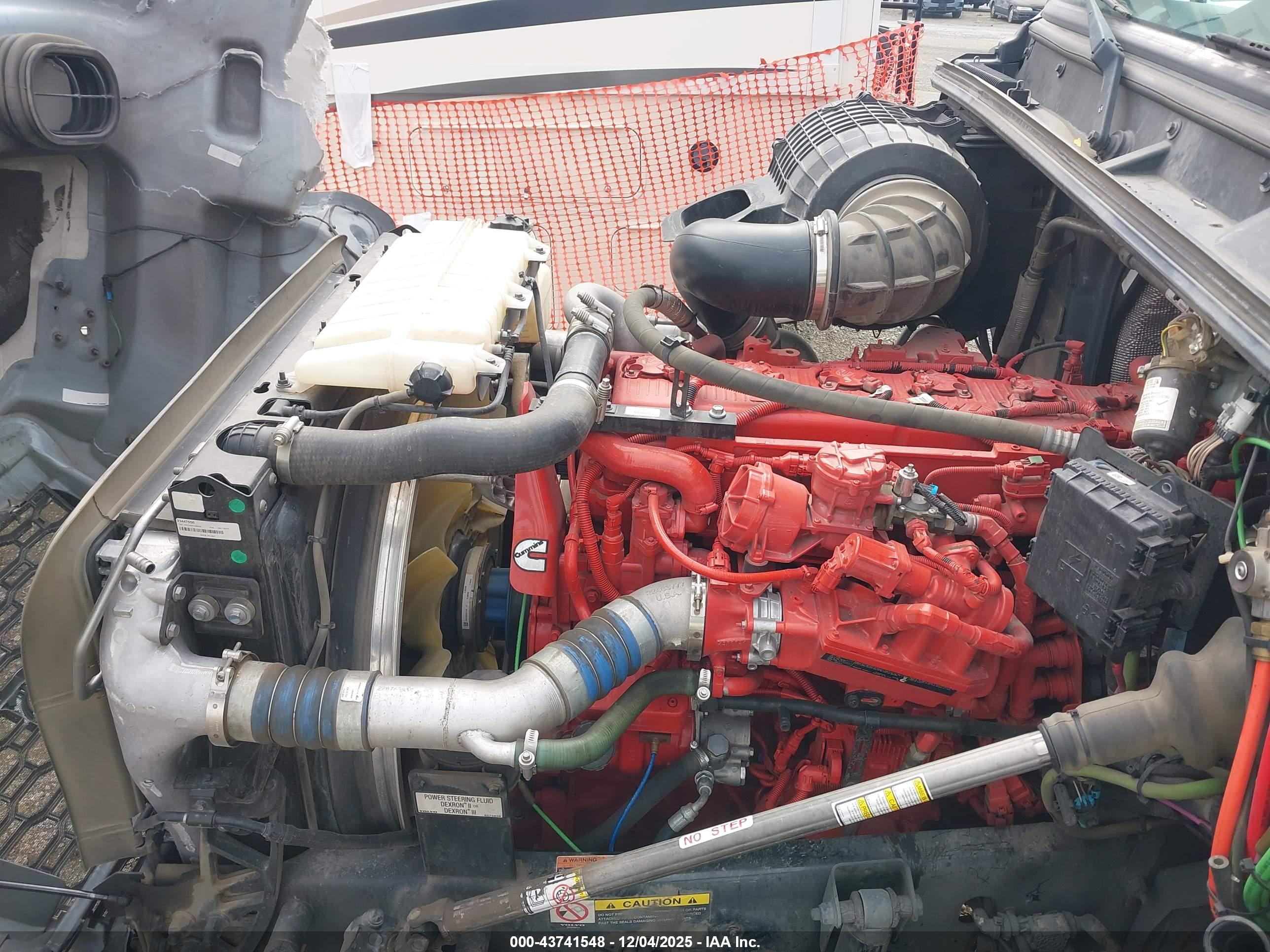 VOLVO VNL image 10