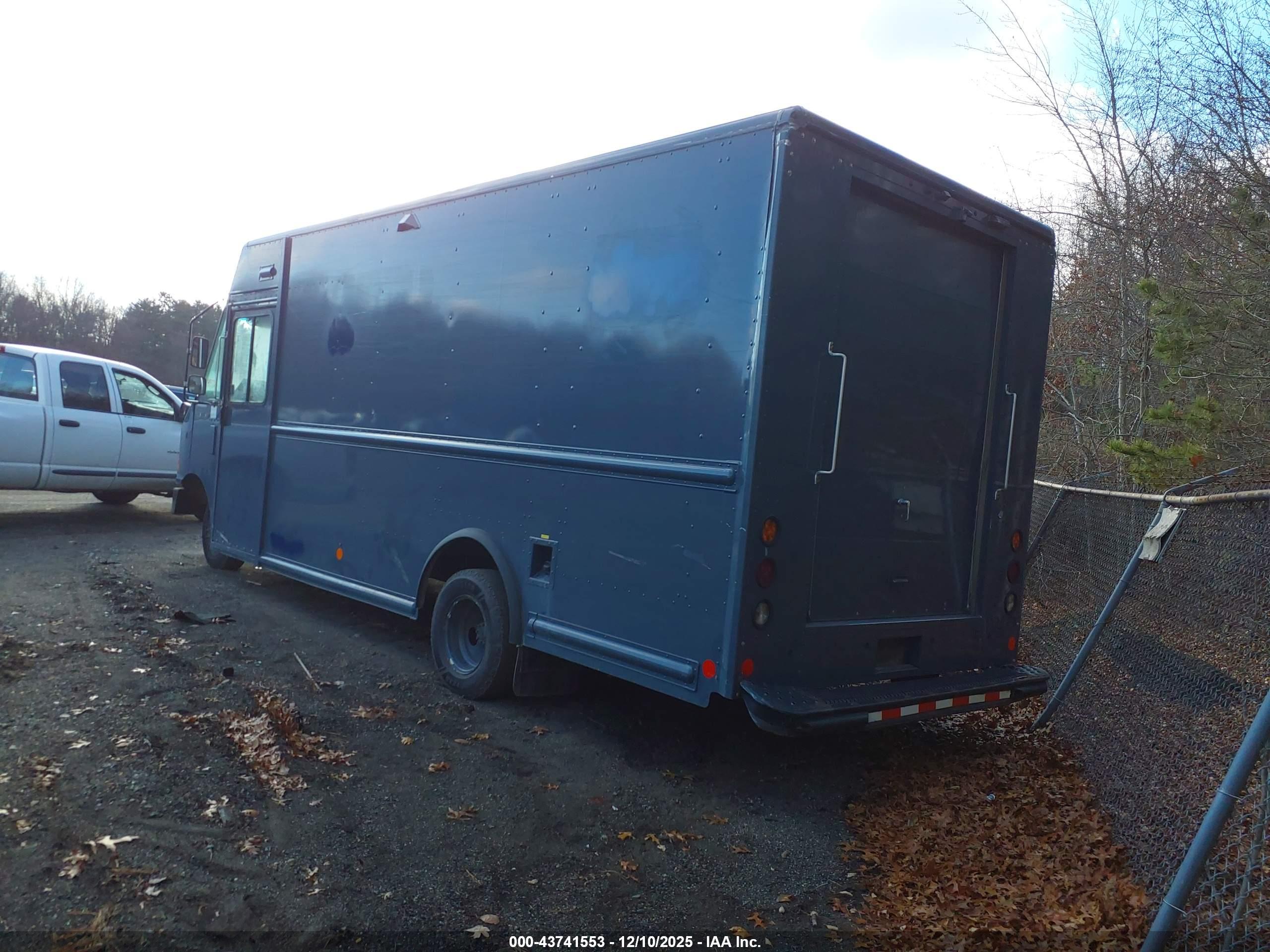 FORD E-450 image 3