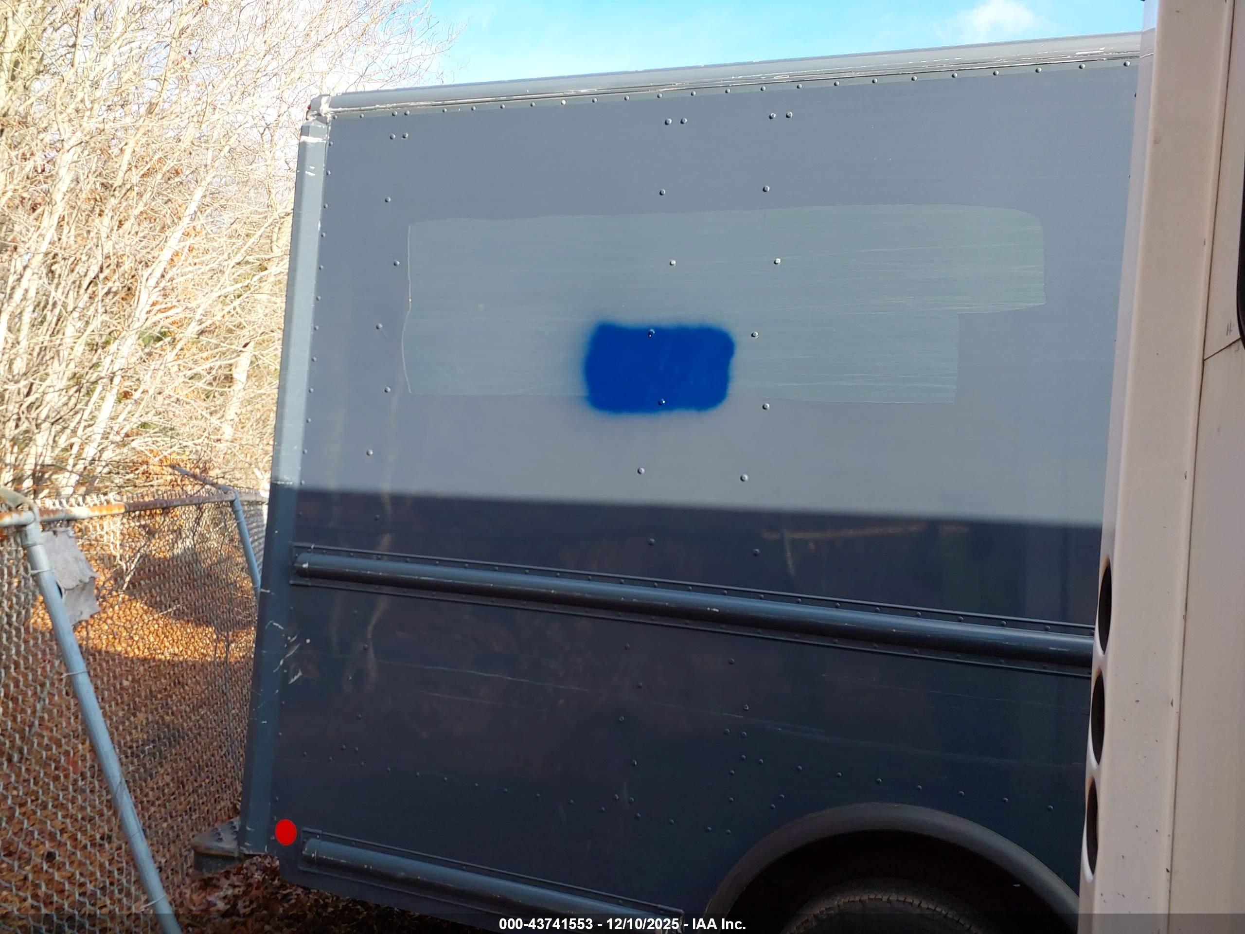 FORD E-450 image 4