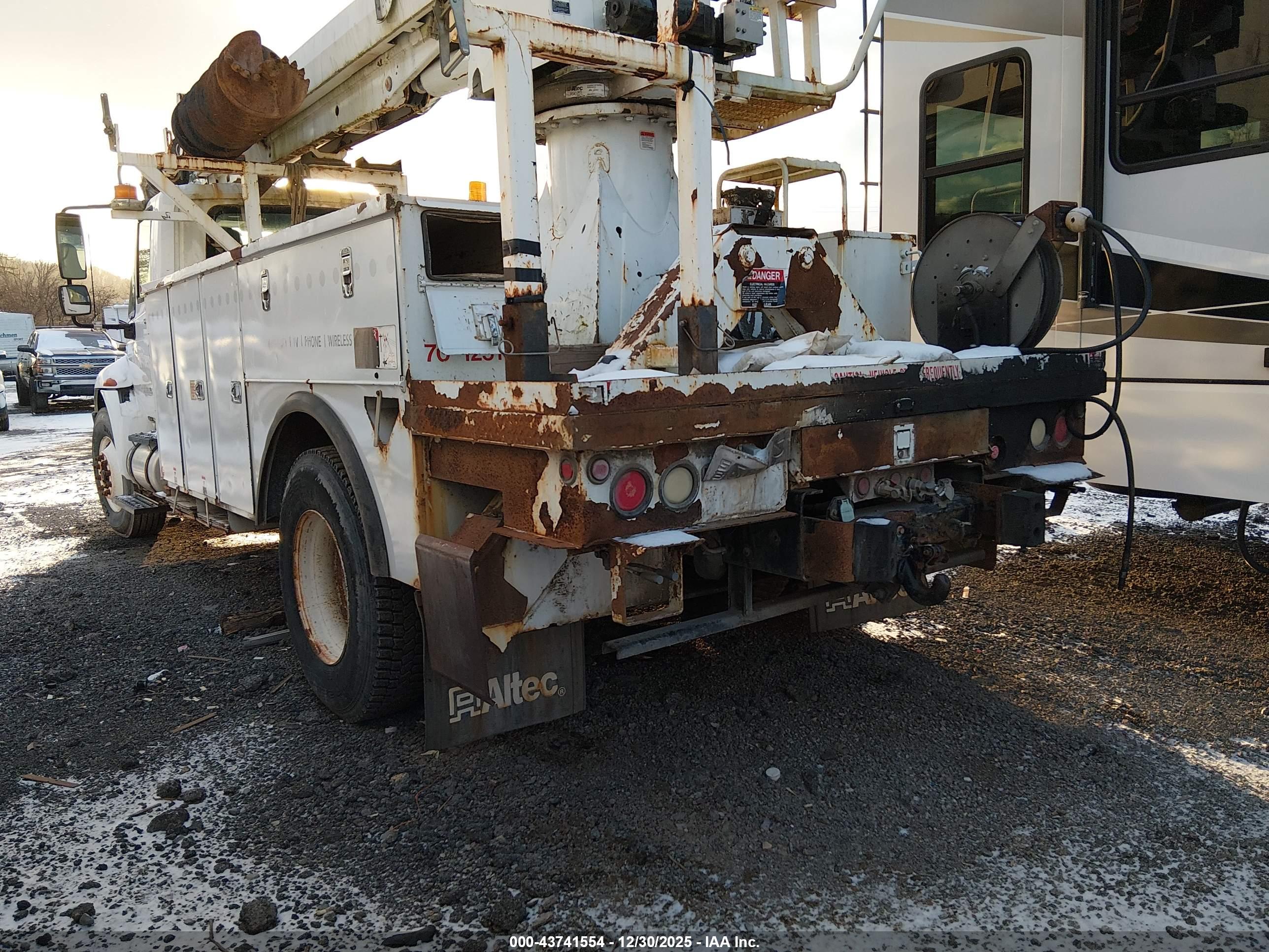 INTERNATIONAL 4000 image 3