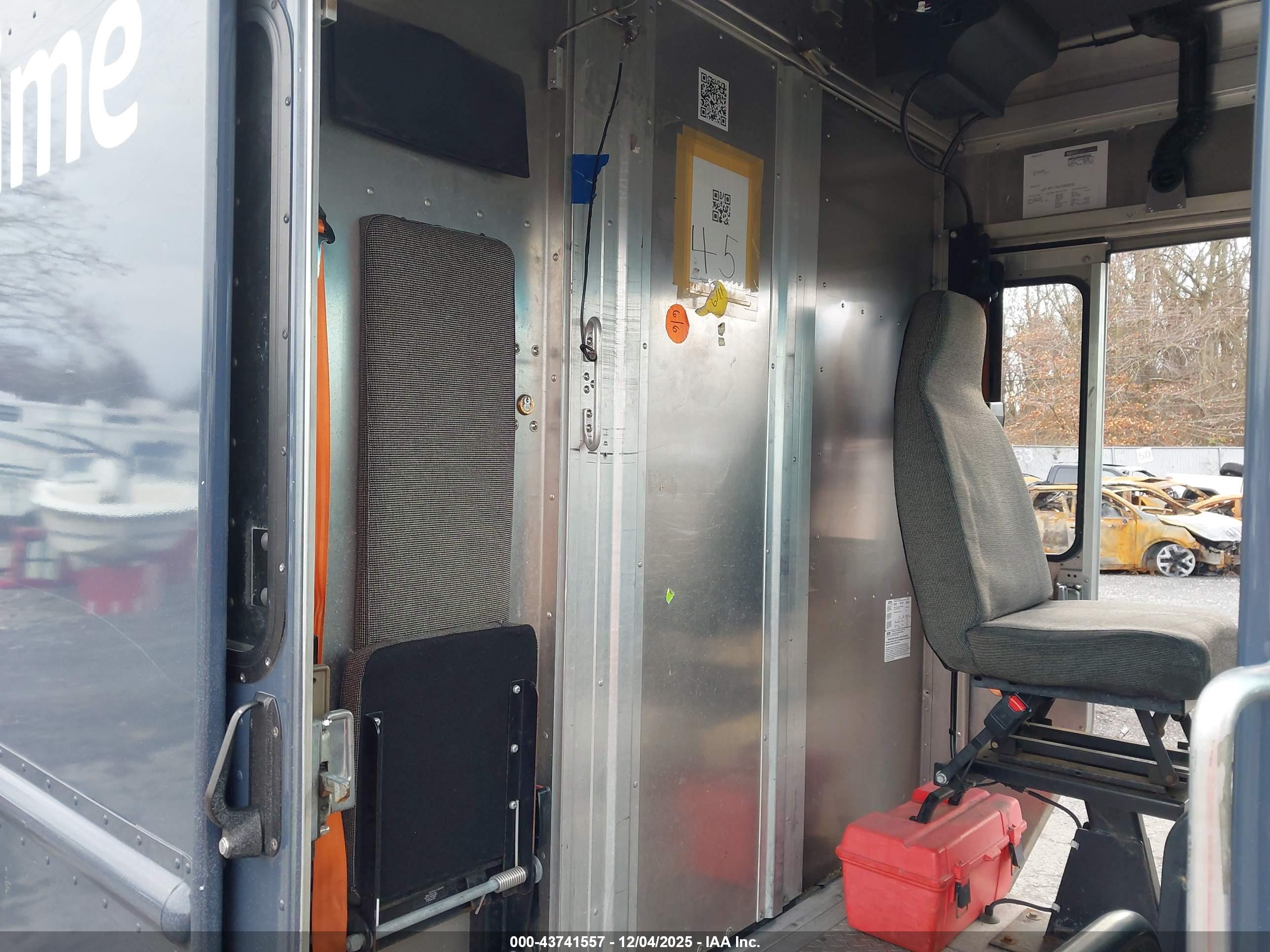 FREIGHTLINER MT45G image 8