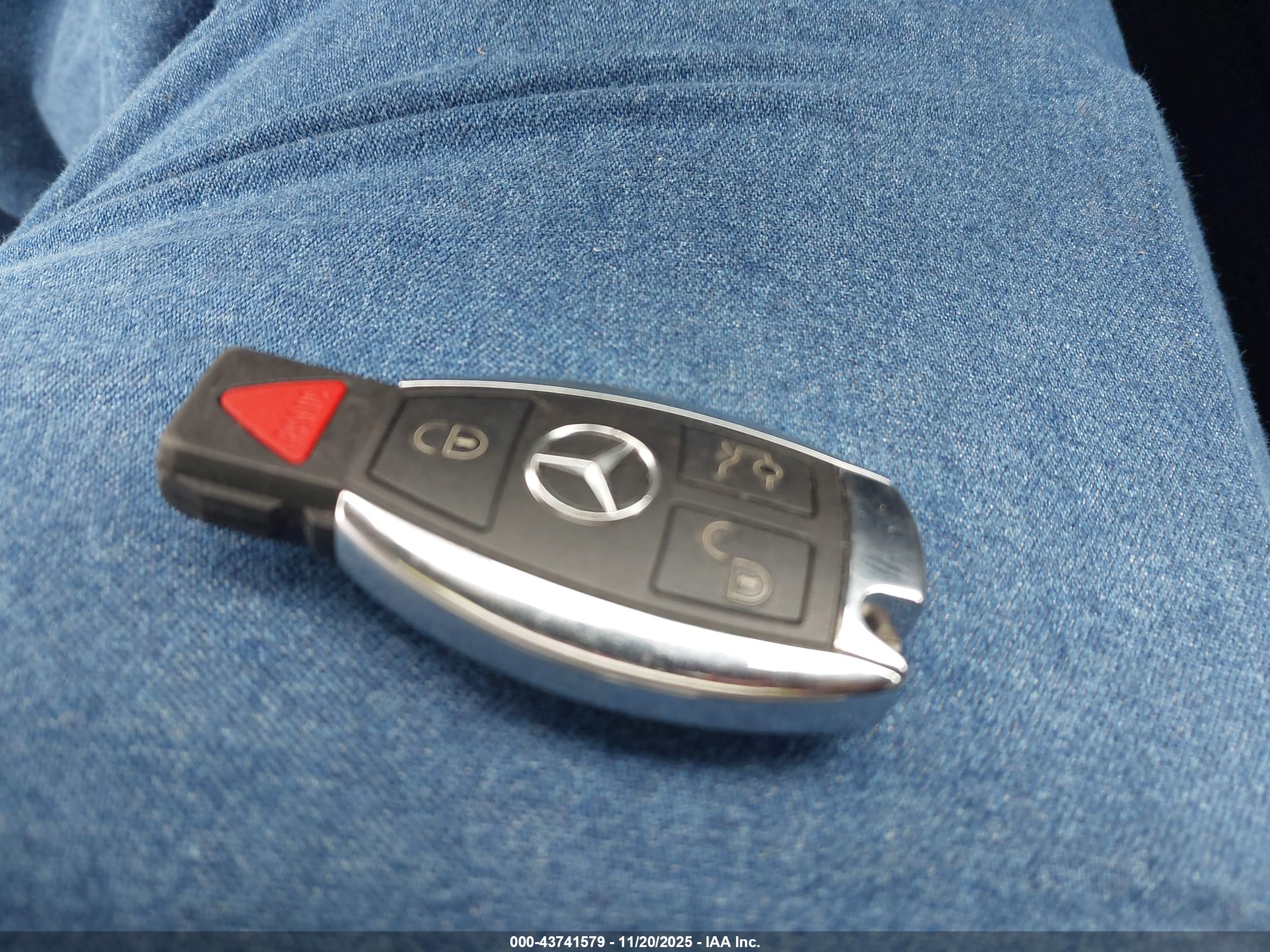 MERCEDES-BENZ E image 11