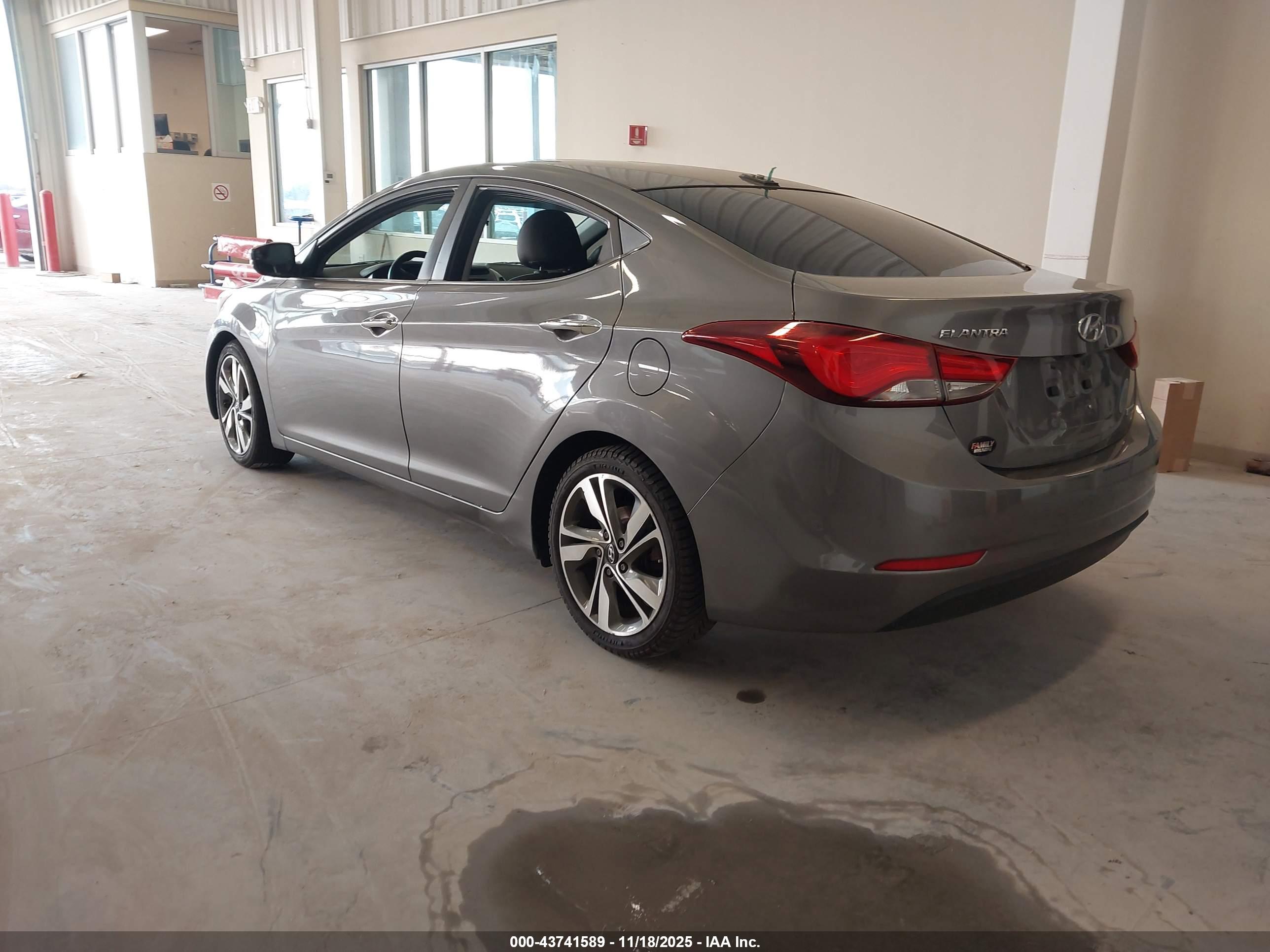 HYUNDAI ELANTRA image 3