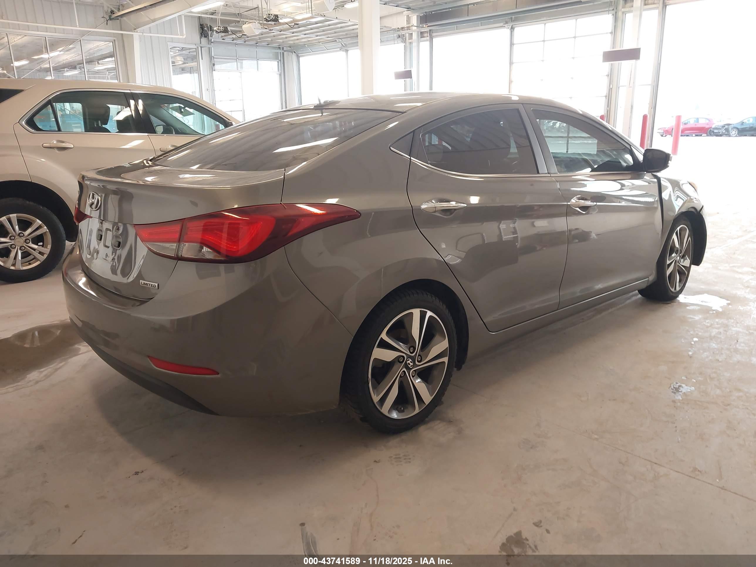 HYUNDAI ELANTRA image 4