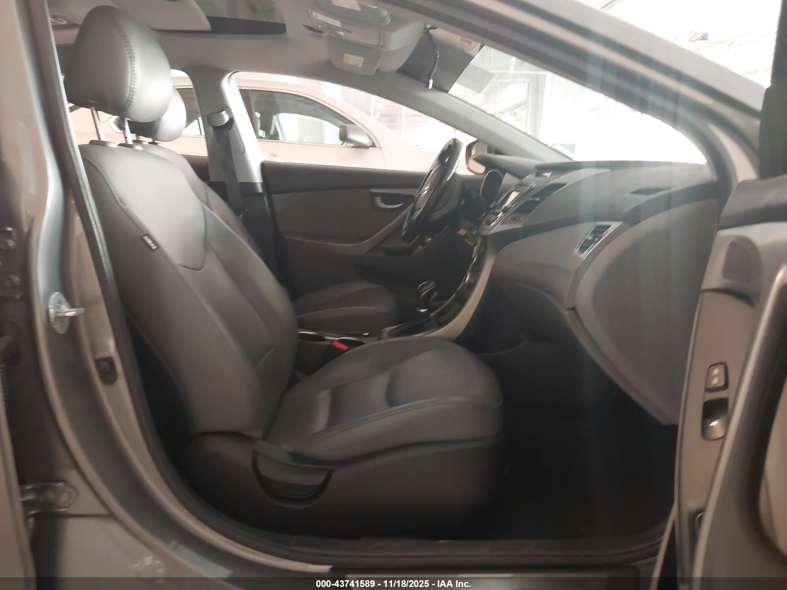 HYUNDAI ELANTRA image 5