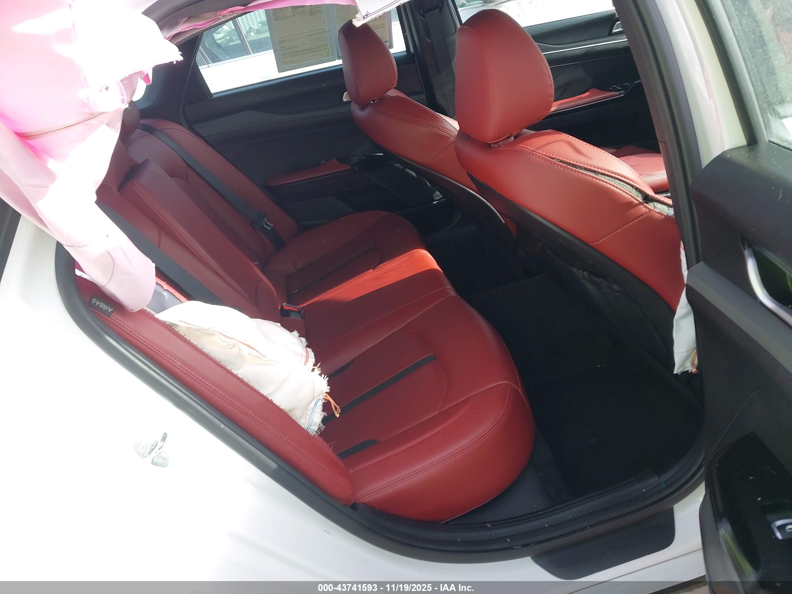 KIA K5 image 8