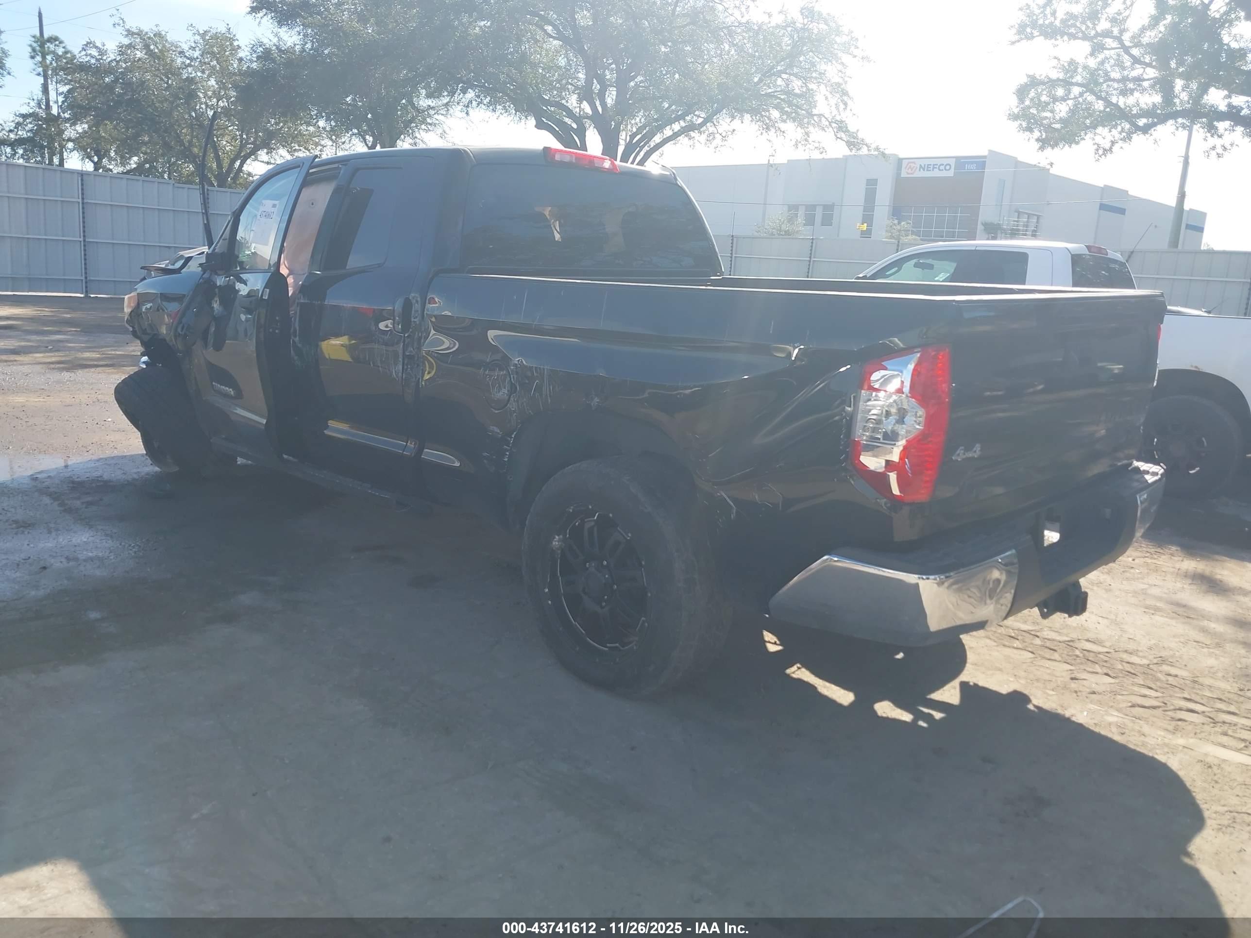 TOYOTA TUNDRA image 3