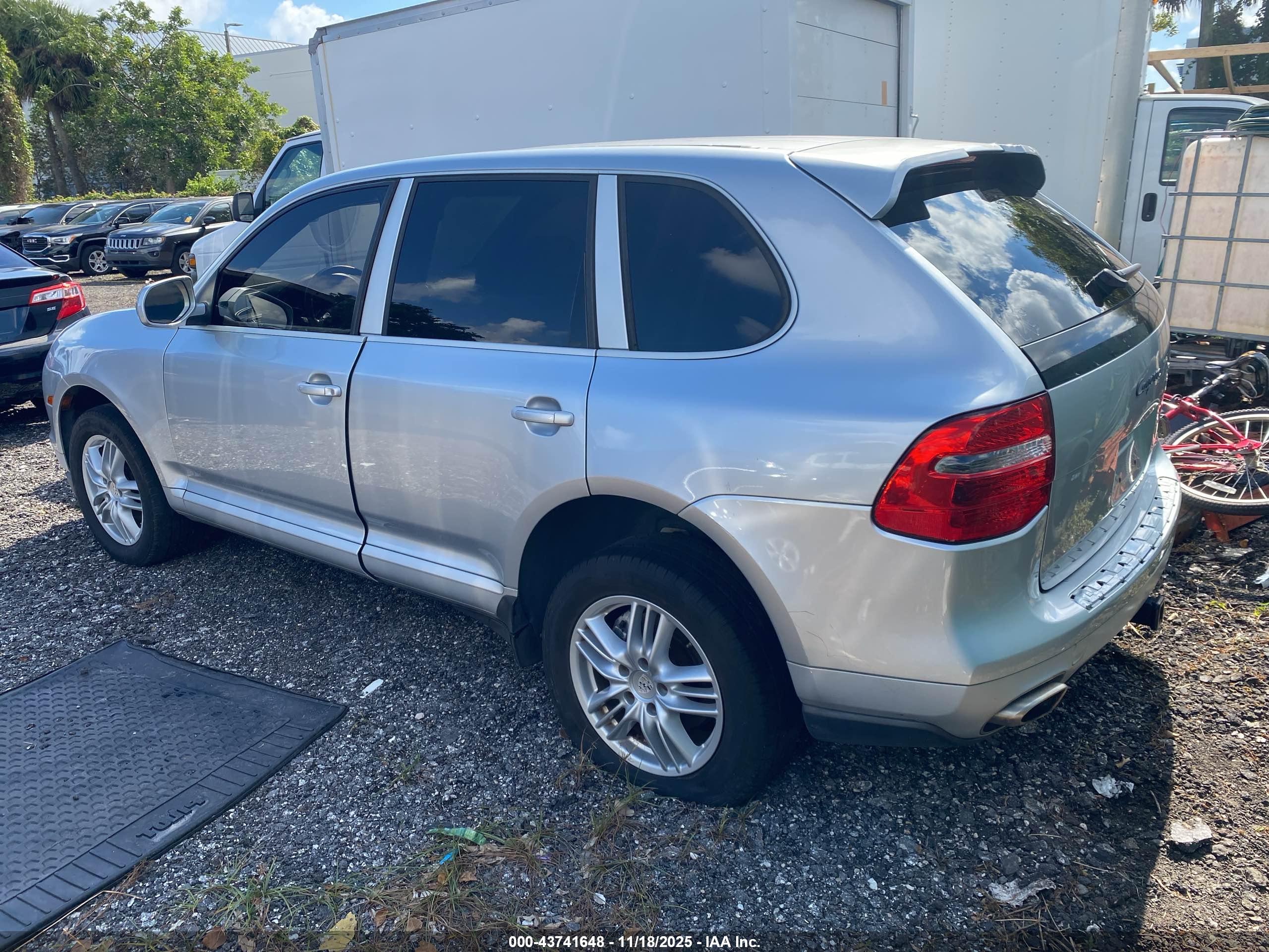 PORSCHE CAYENNE image 3