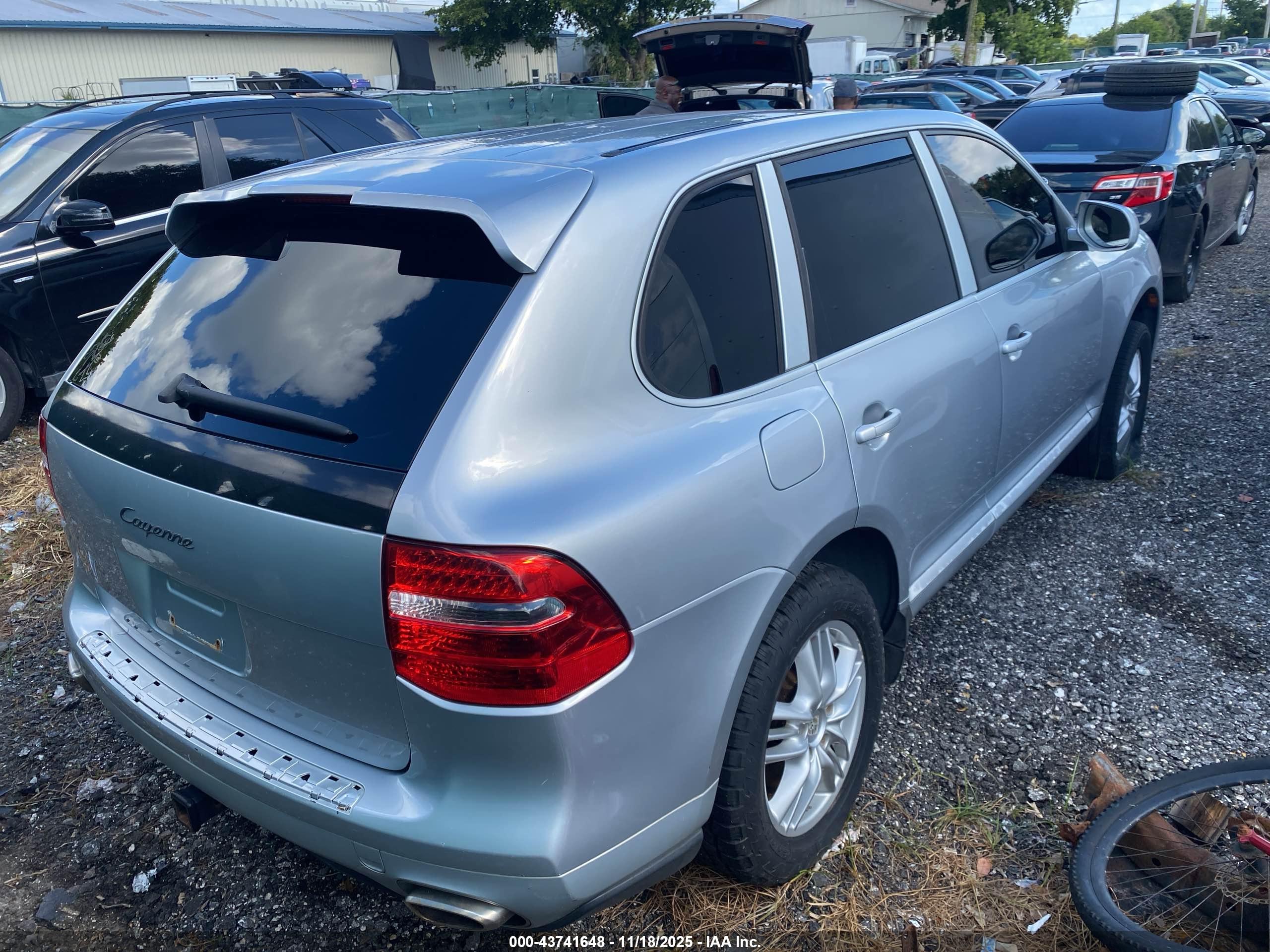 PORSCHE CAYENNE image 4