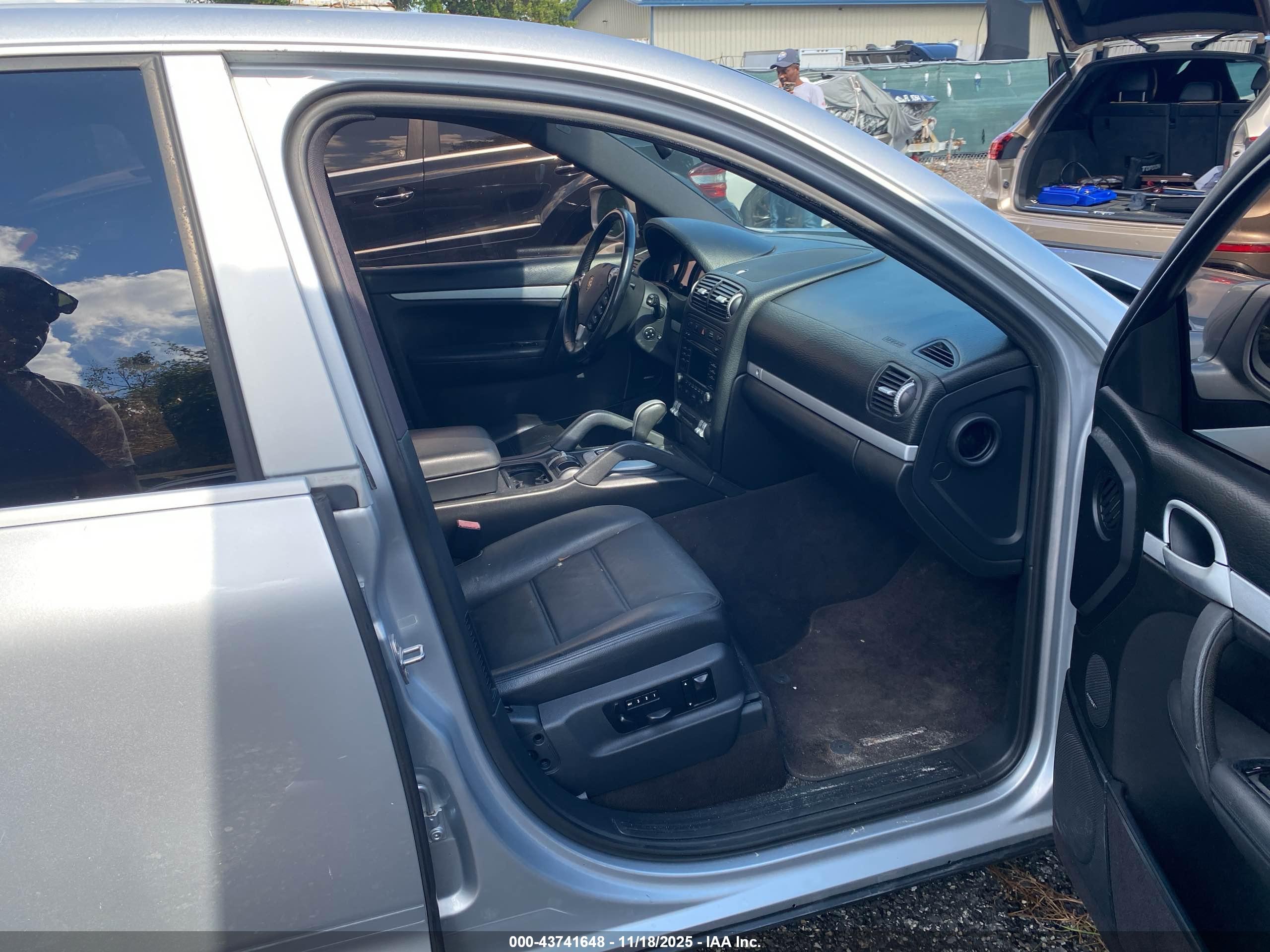 PORSCHE CAYENNE image 5