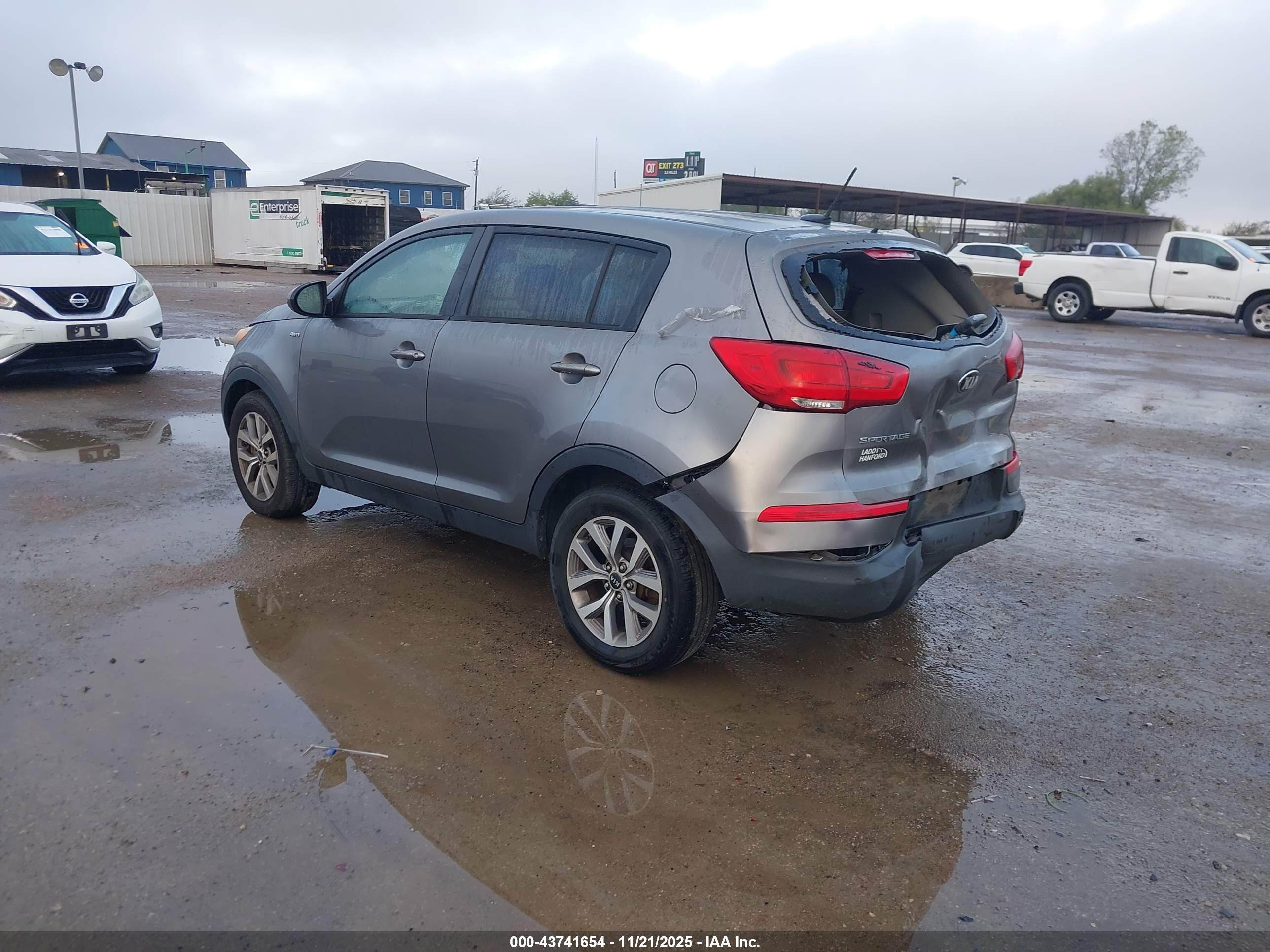 KIA SPORTAGE image 3