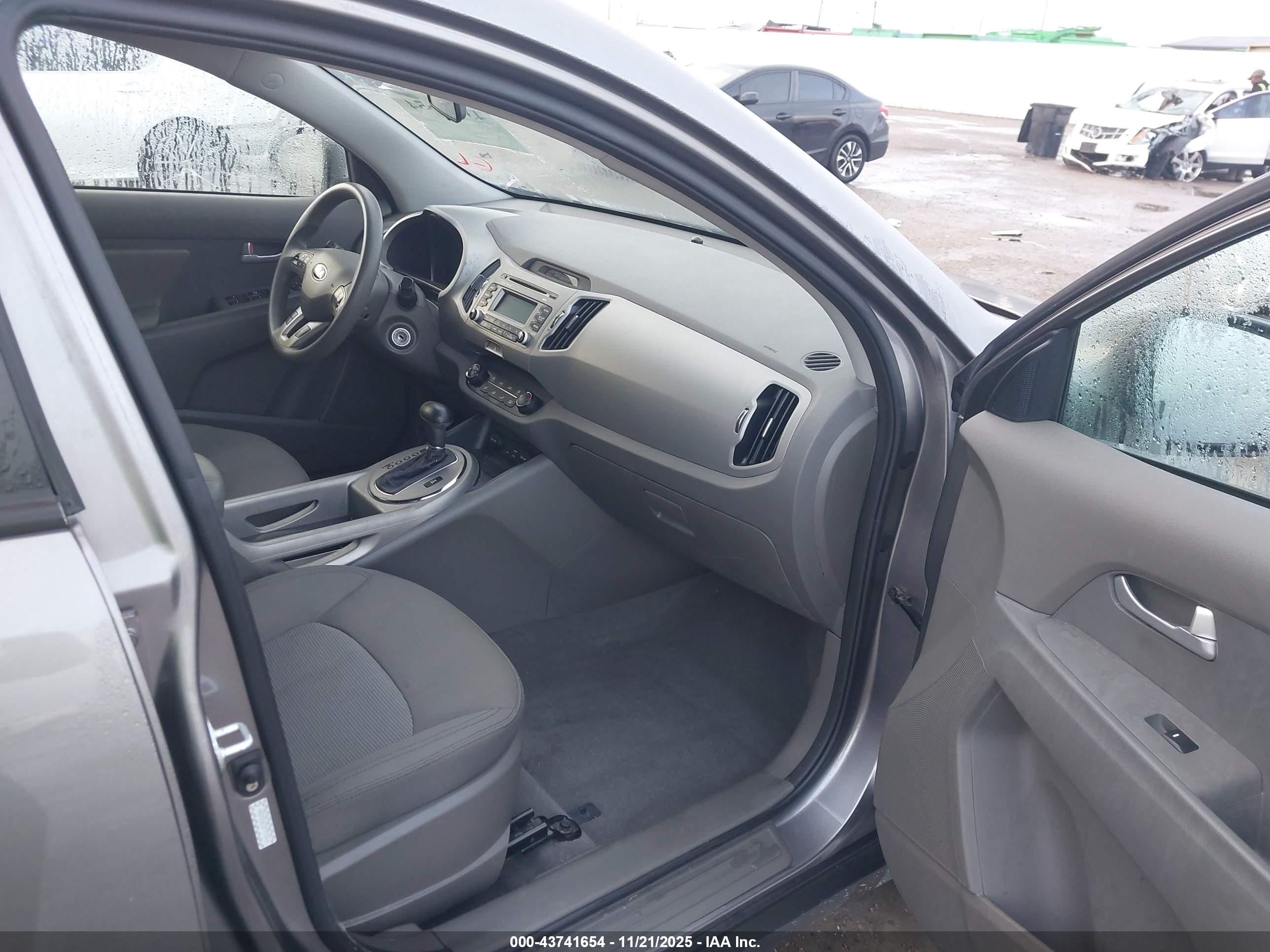 KIA SPORTAGE image 5
