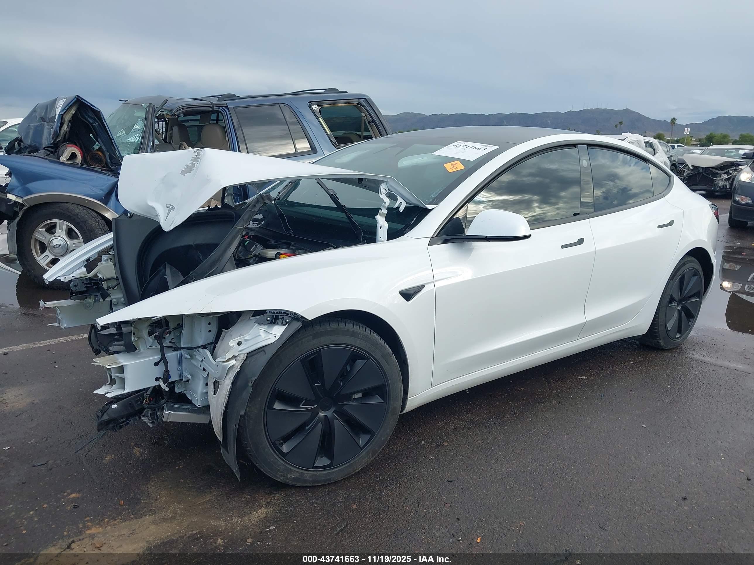 TESLA MODEL image 2