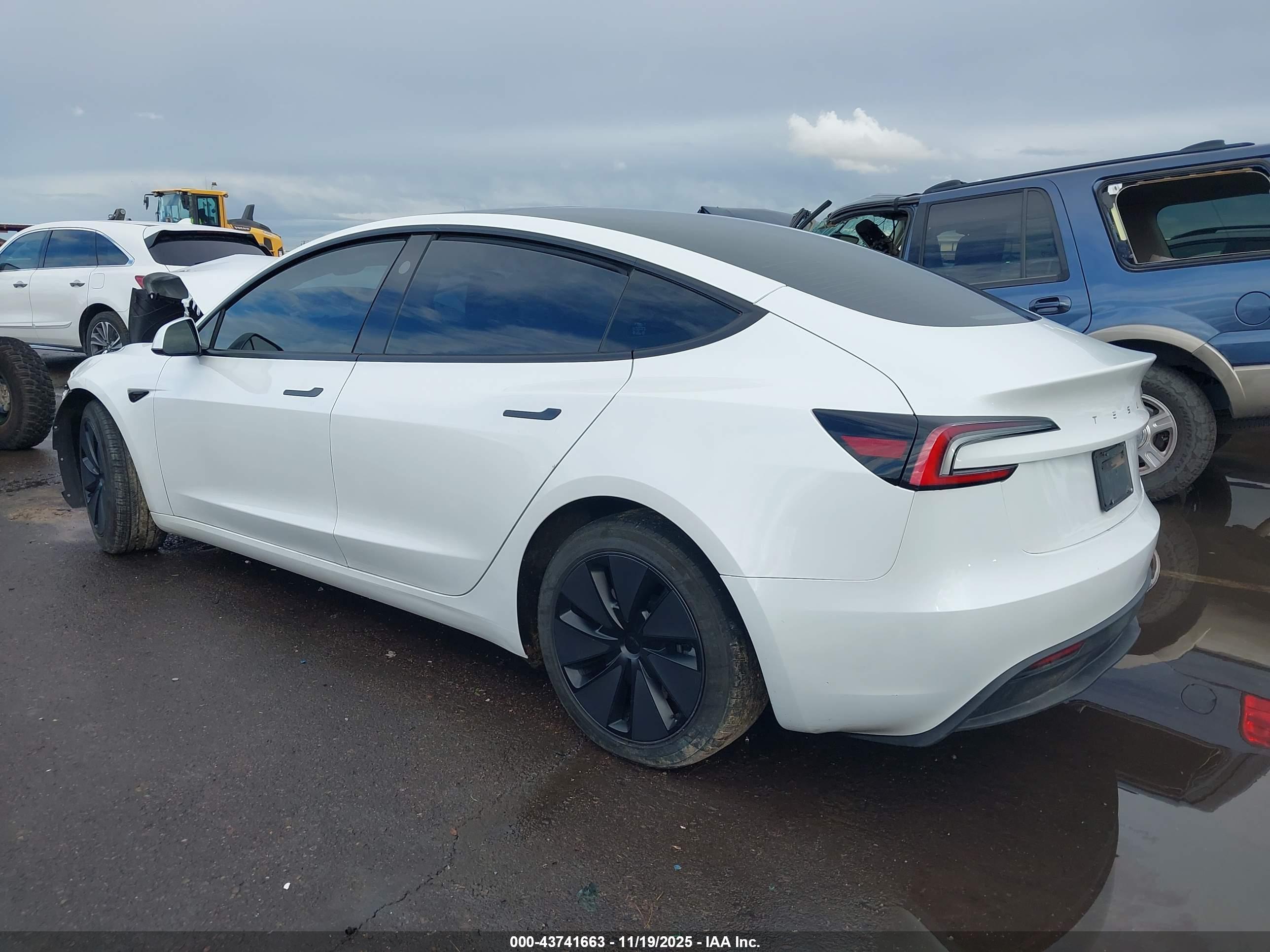 TESLA MODEL image 3