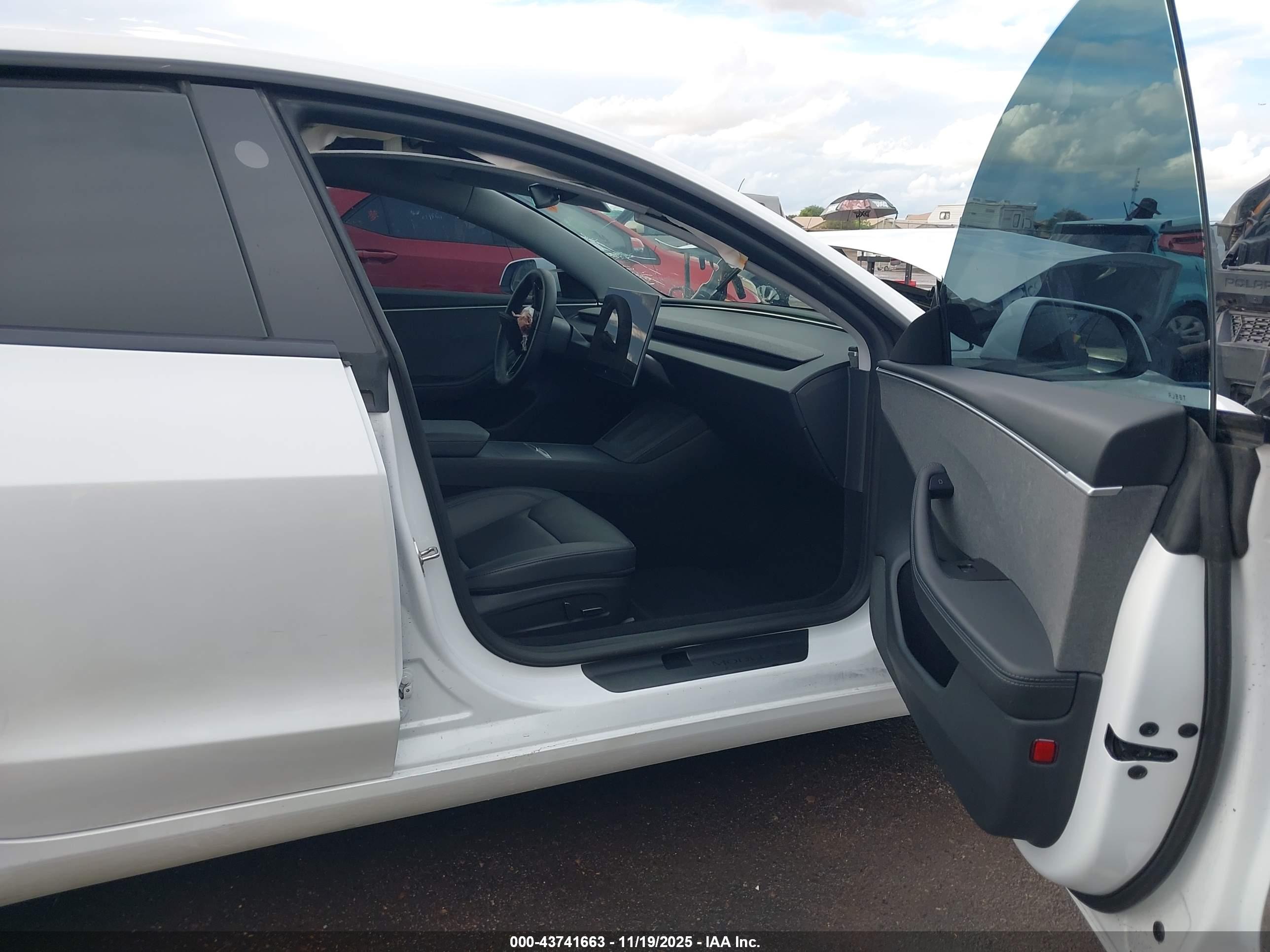 TESLA MODEL image 5