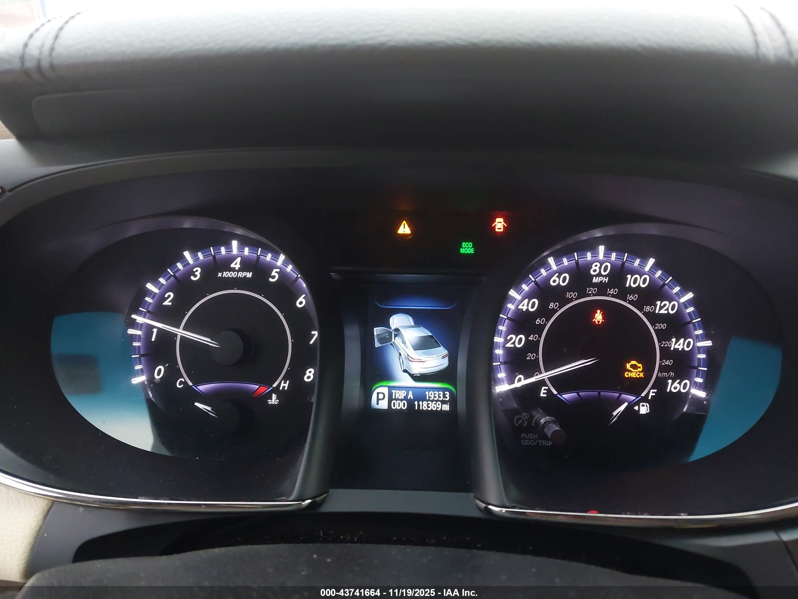 TOYOTA AVALON image 7