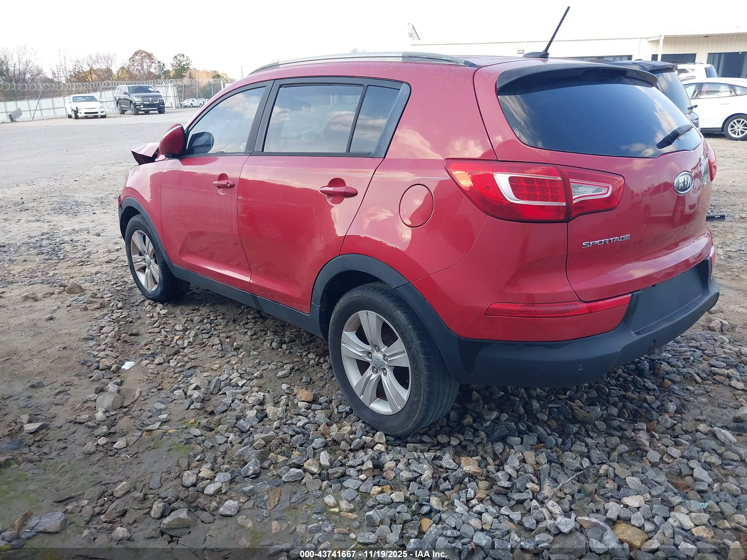 KIA SPORTAGE image 3