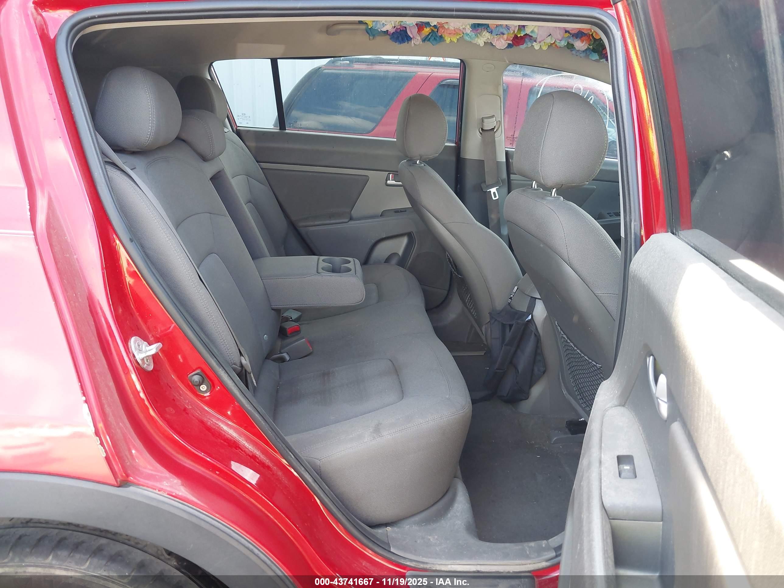 KIA SPORTAGE image 8