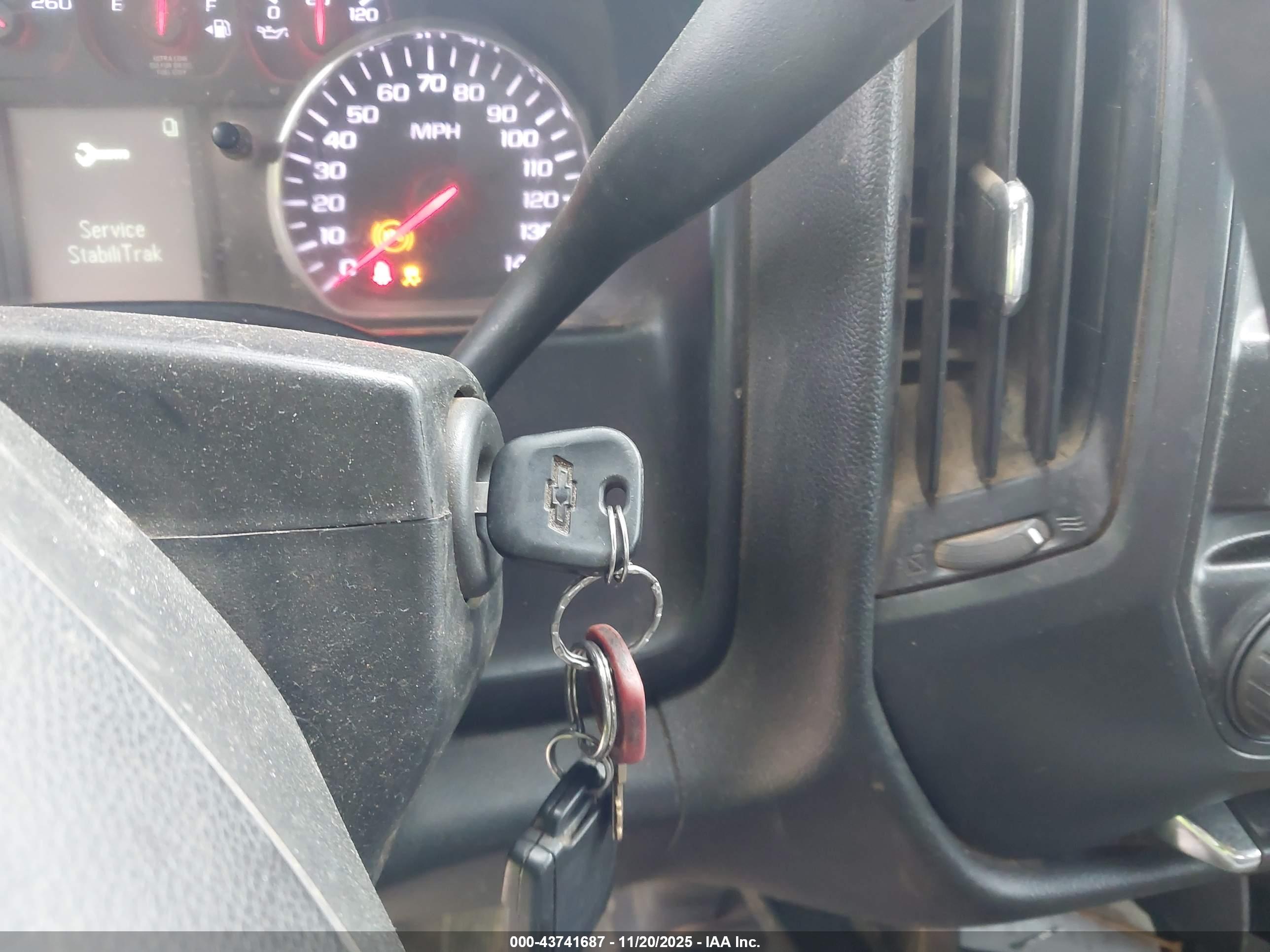 CHEVROLET SILVERADO image 11