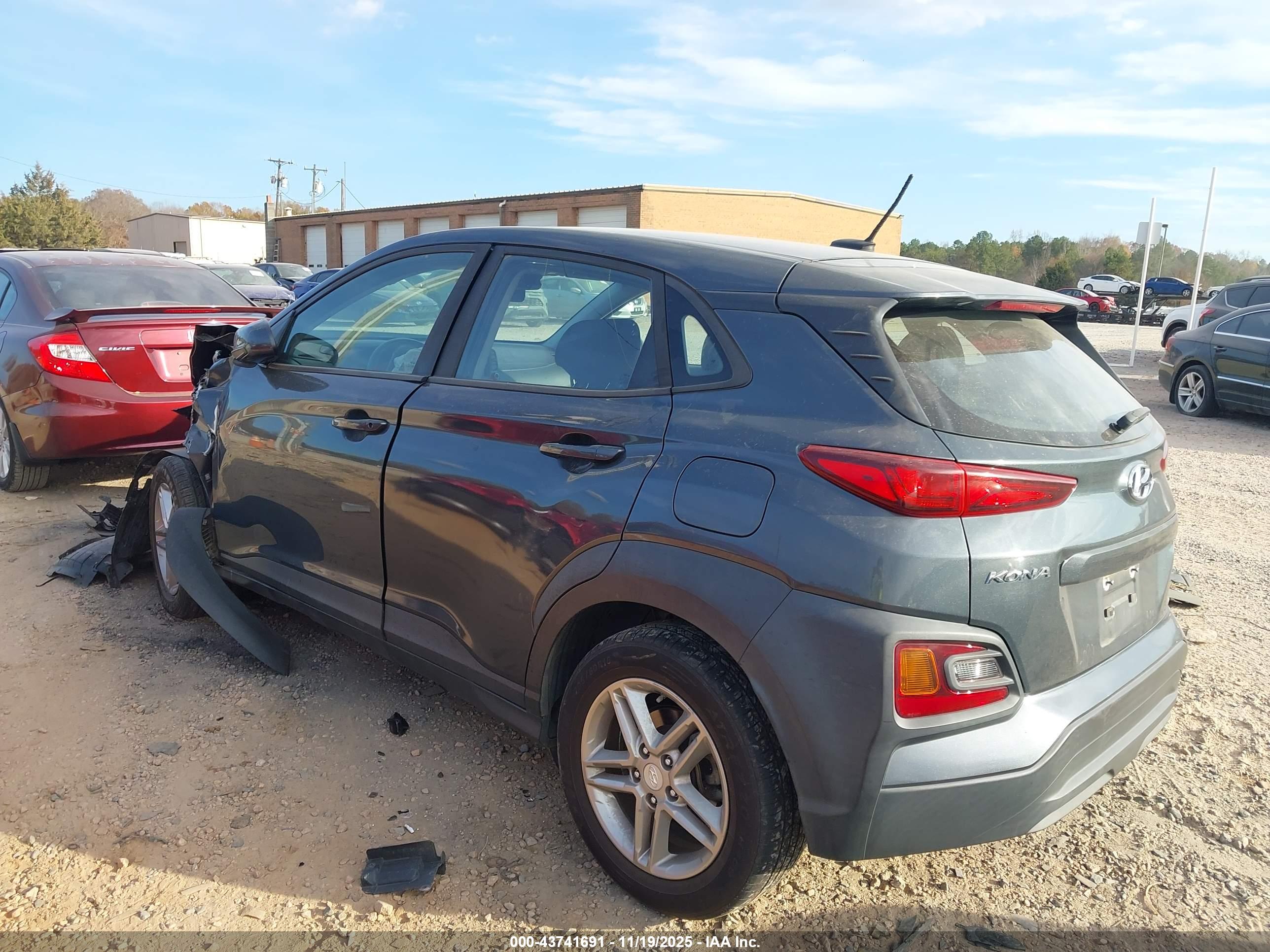 HYUNDAI KONA image 3