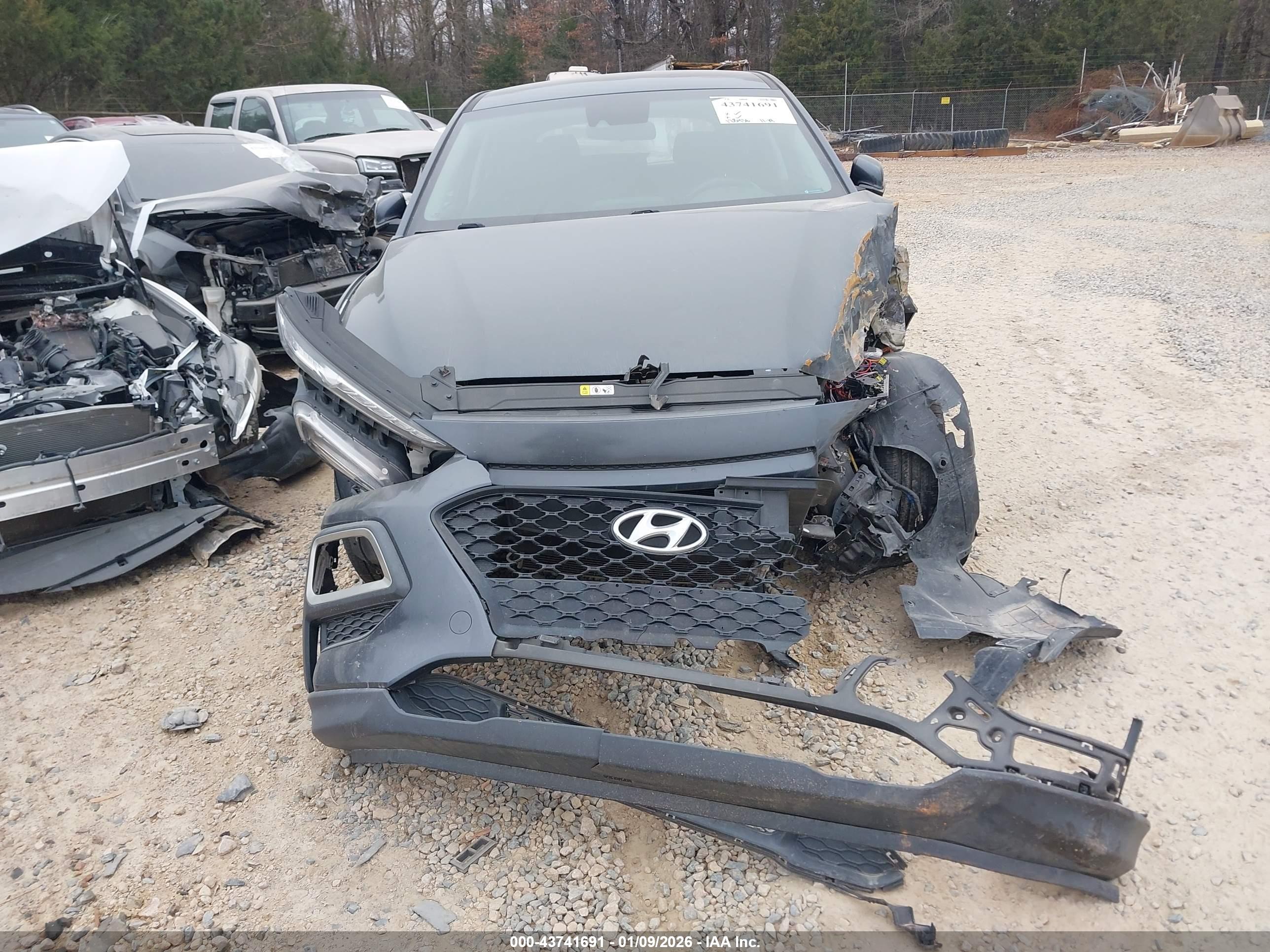 HYUNDAI KONA image 6
