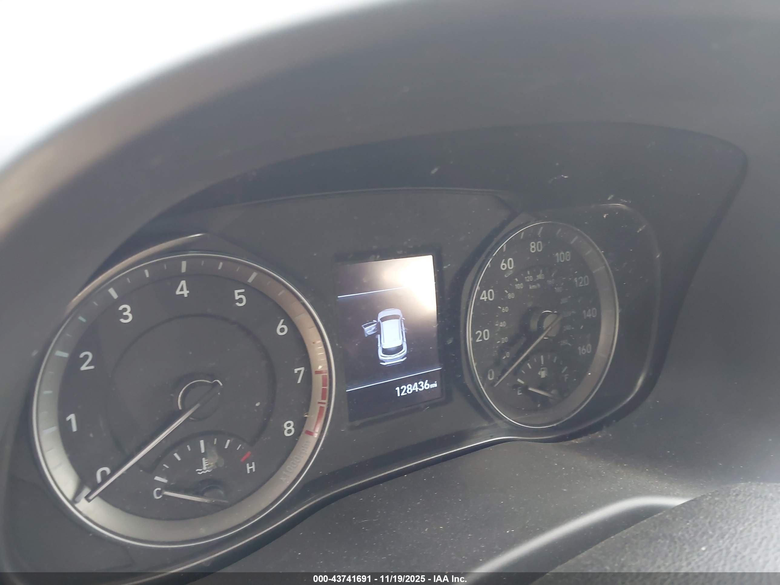 HYUNDAI KONA image 7