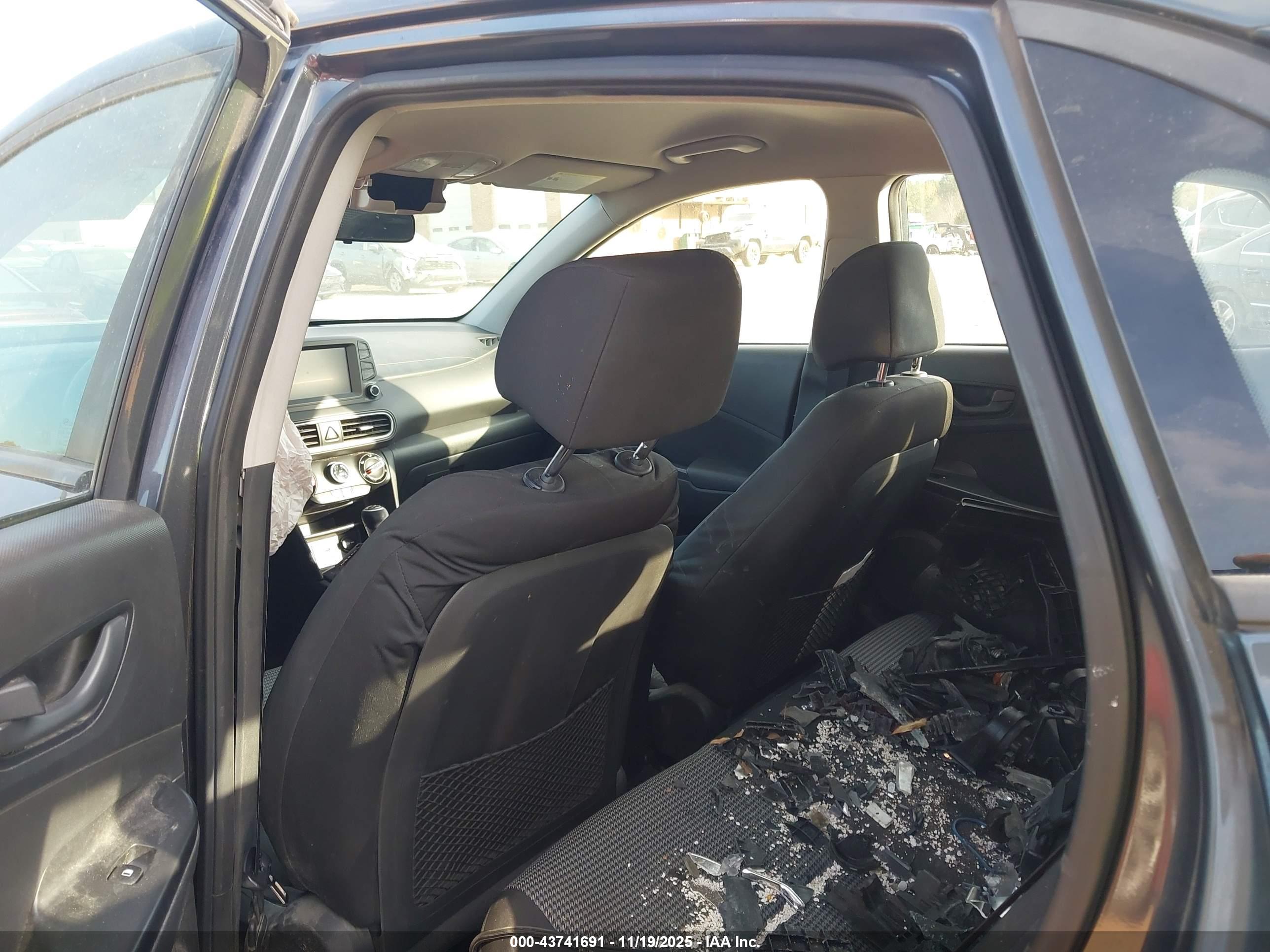 HYUNDAI KONA image 8