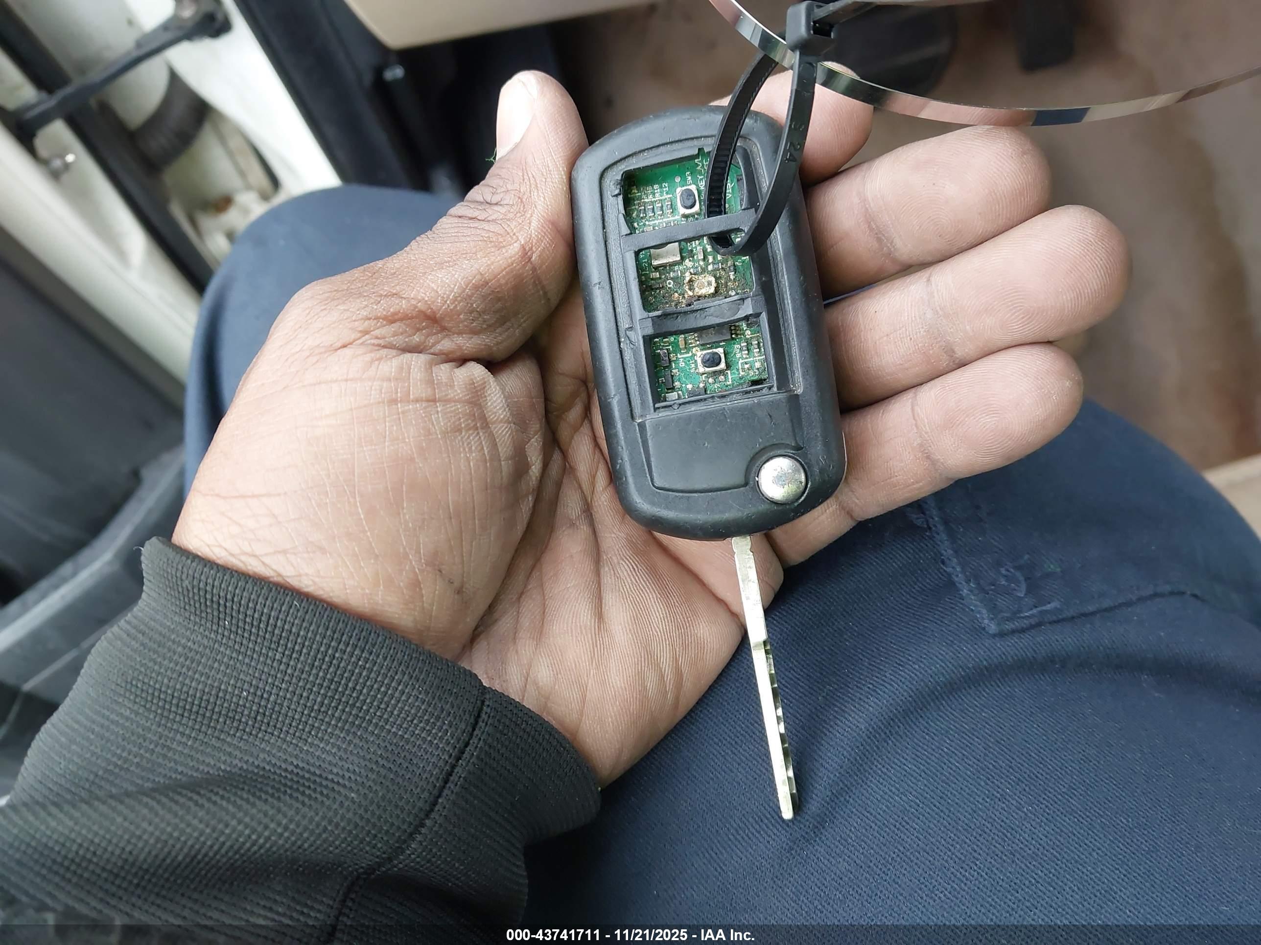LAND ROVER image 11