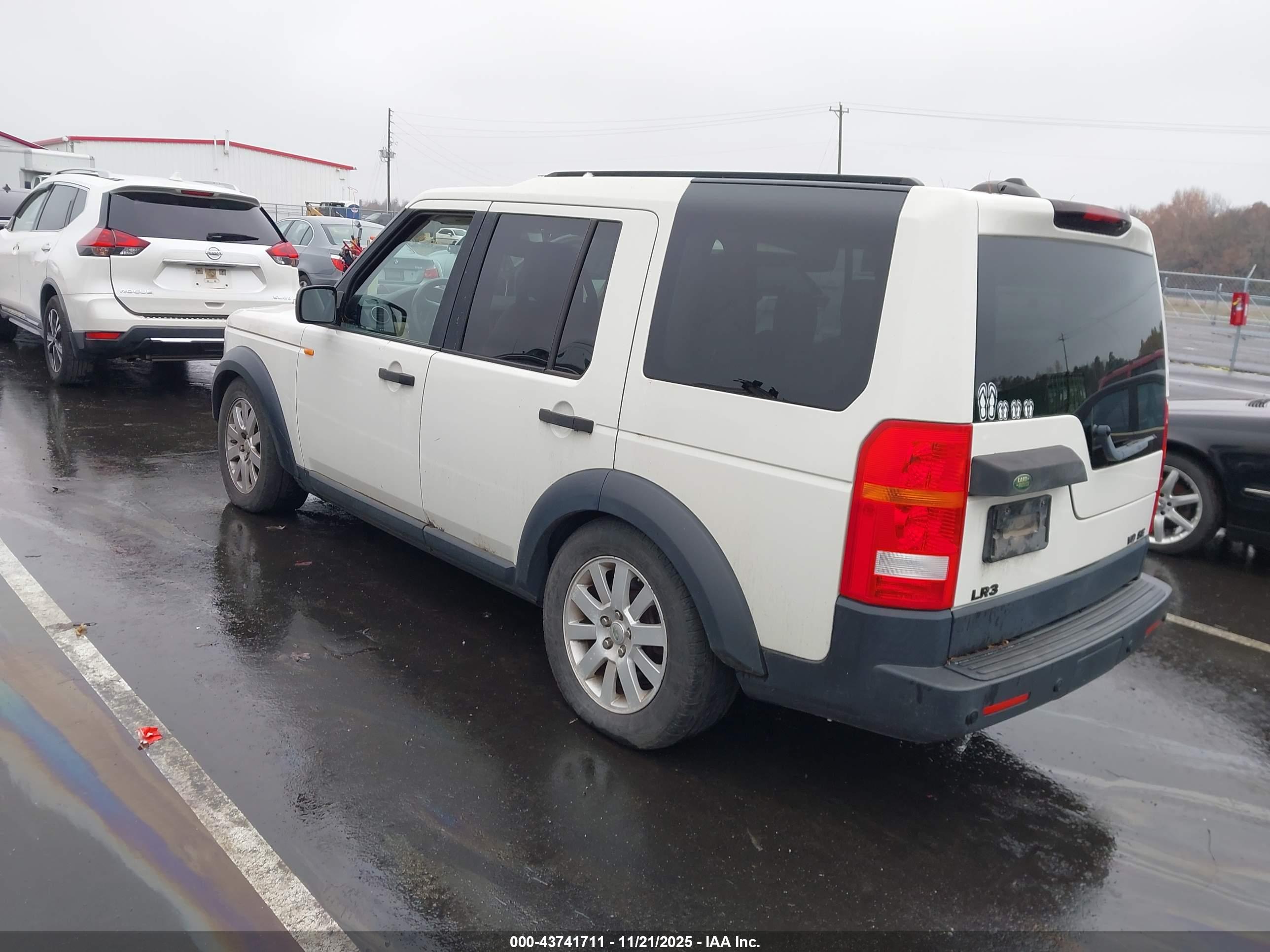 LAND ROVER image 3