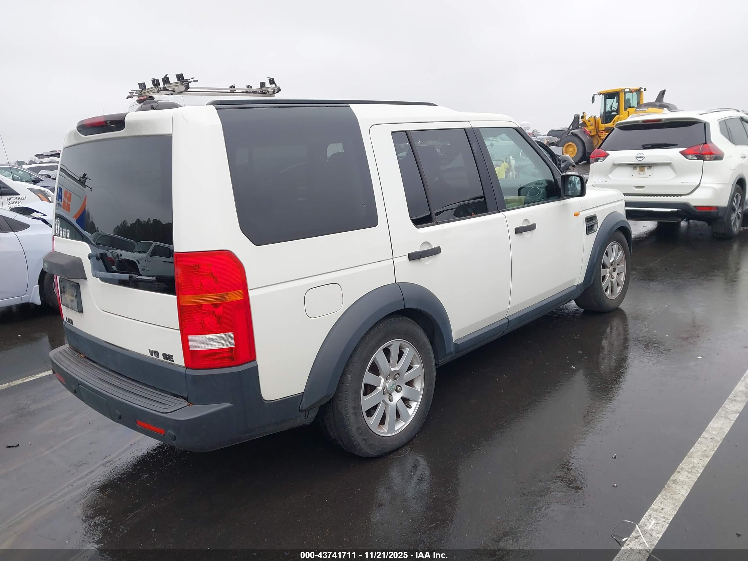 LAND ROVER image 4
