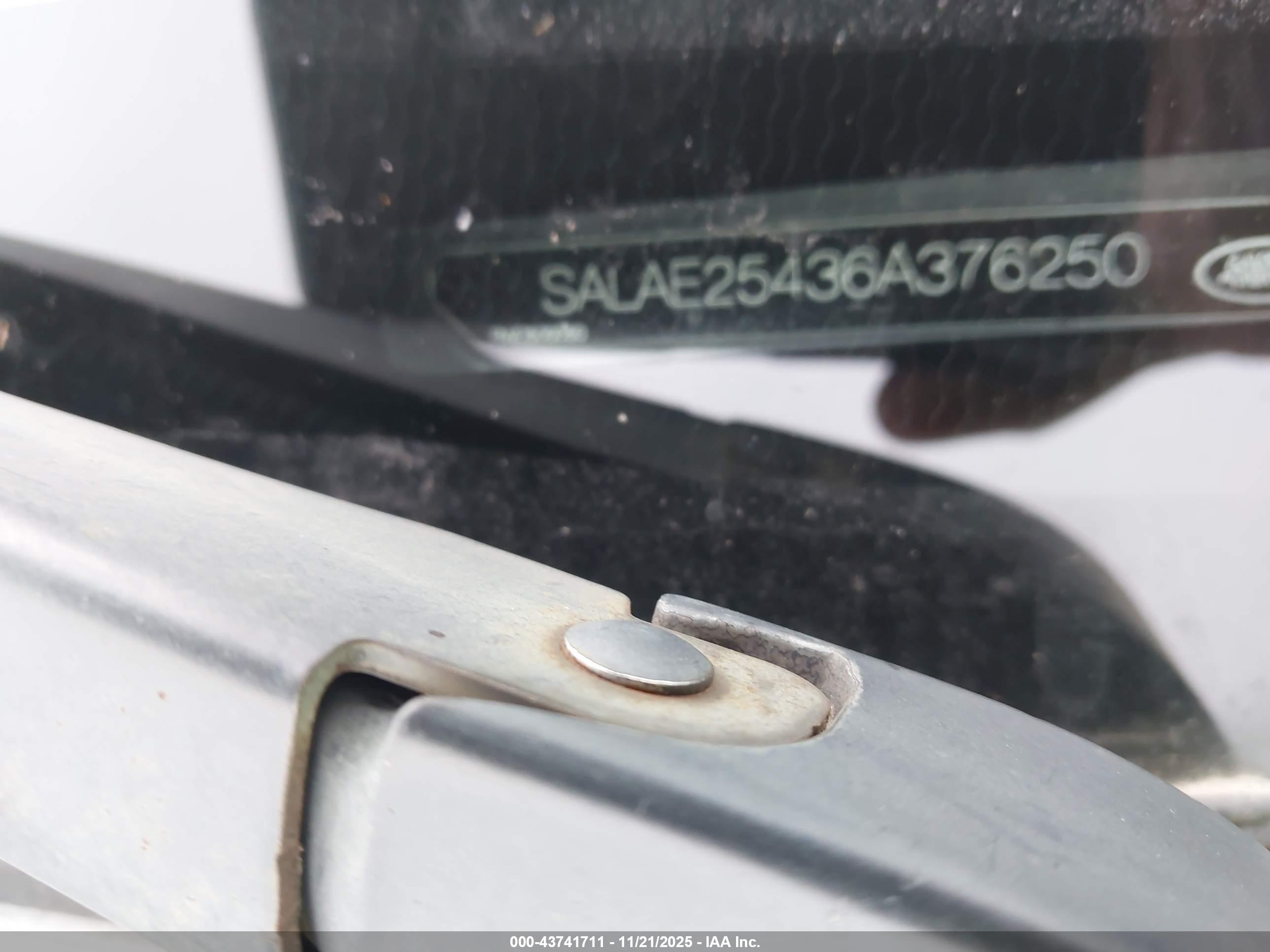 LAND ROVER image 9