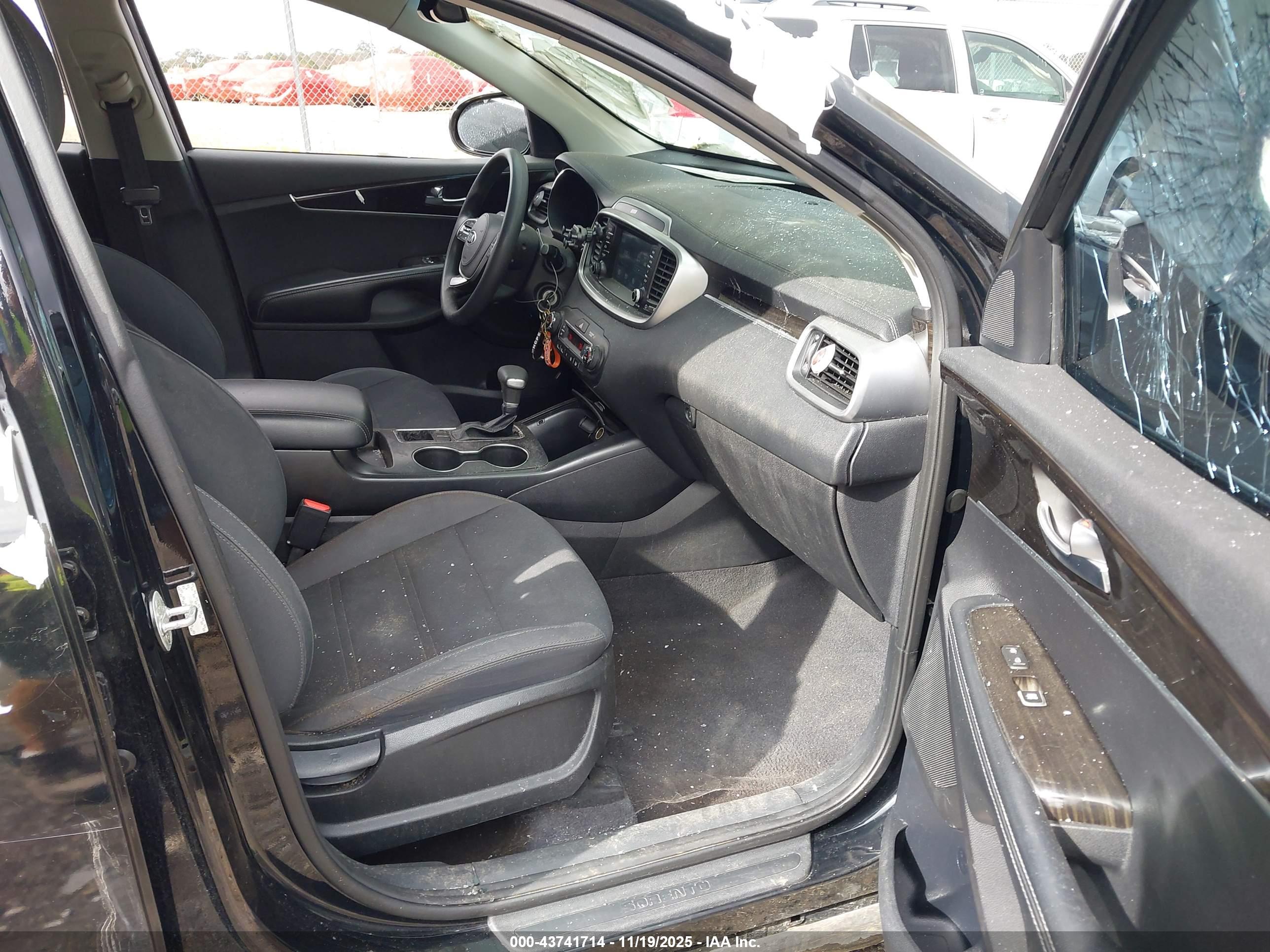 KIA SORENTO image 5