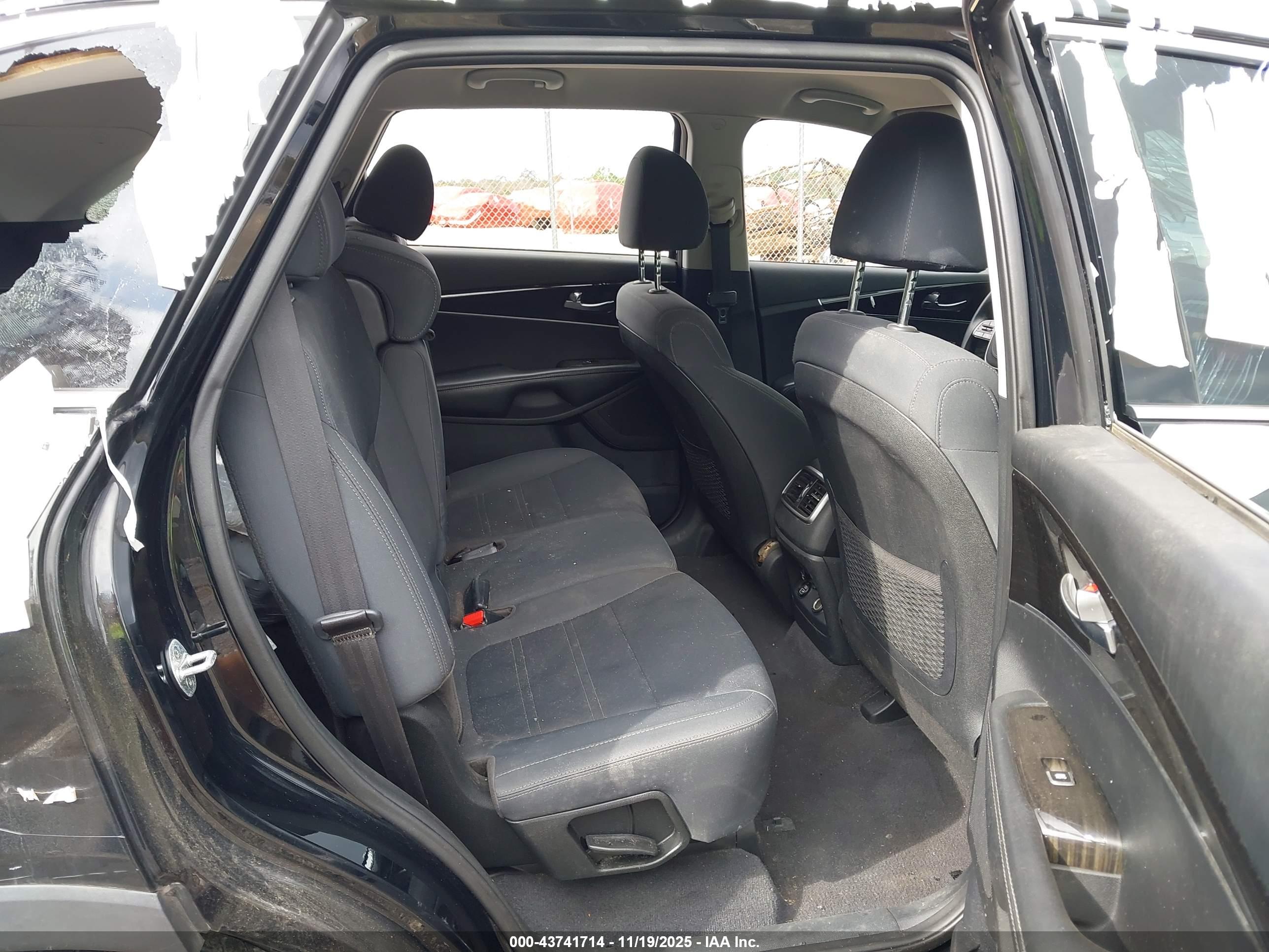 KIA SORENTO image 8