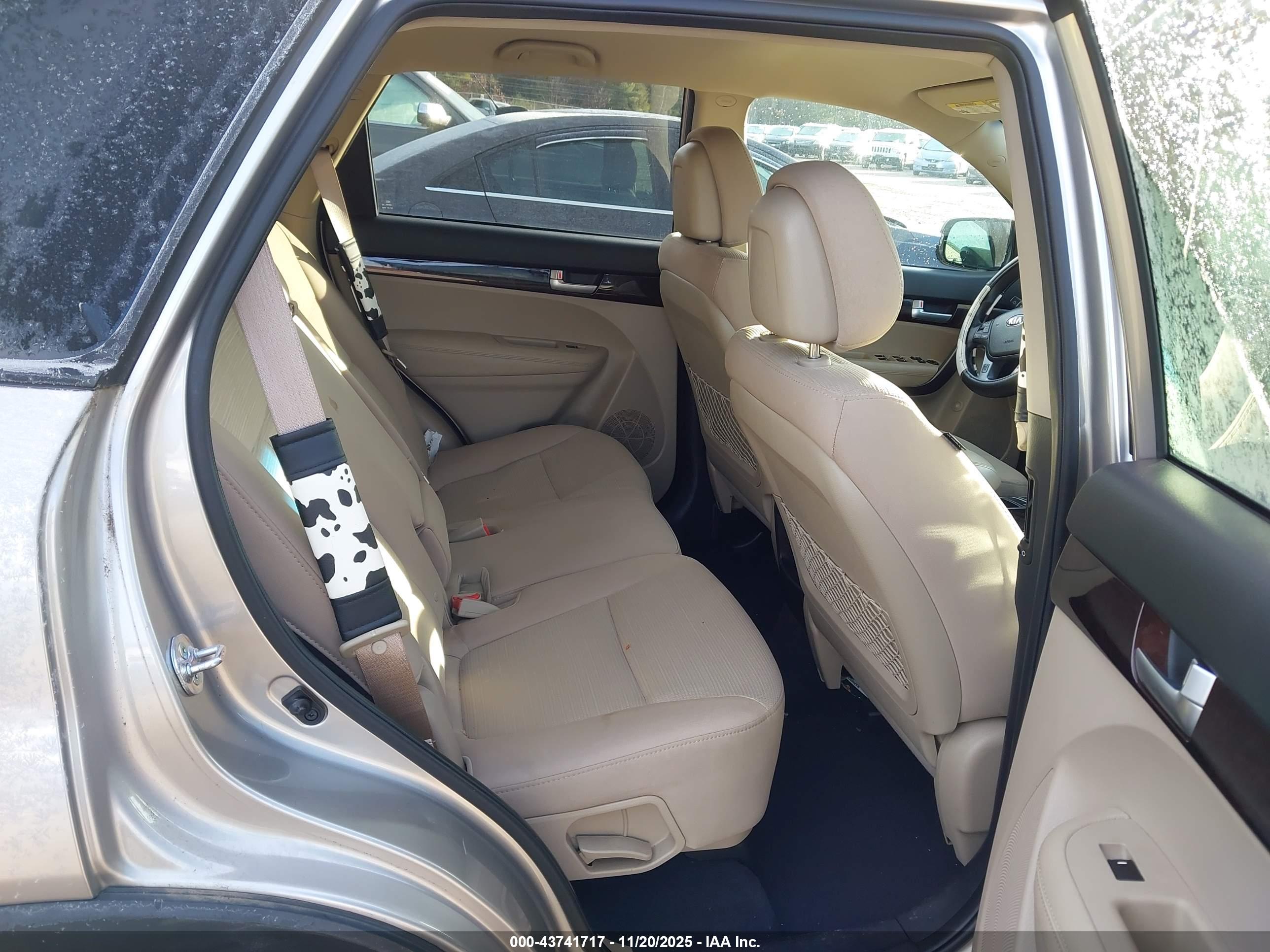 KIA SORENTO image 8