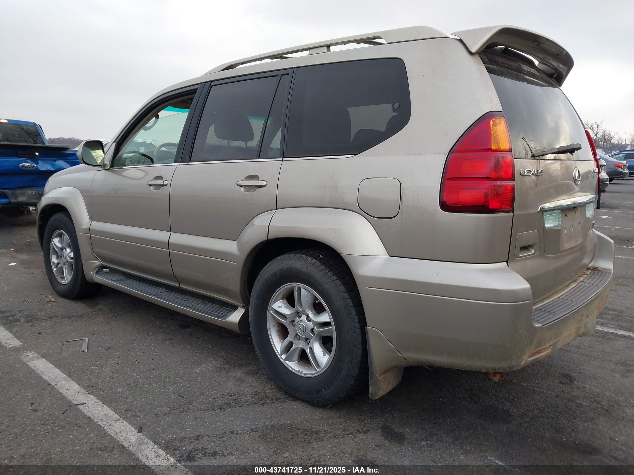 LEXUS GX image 3