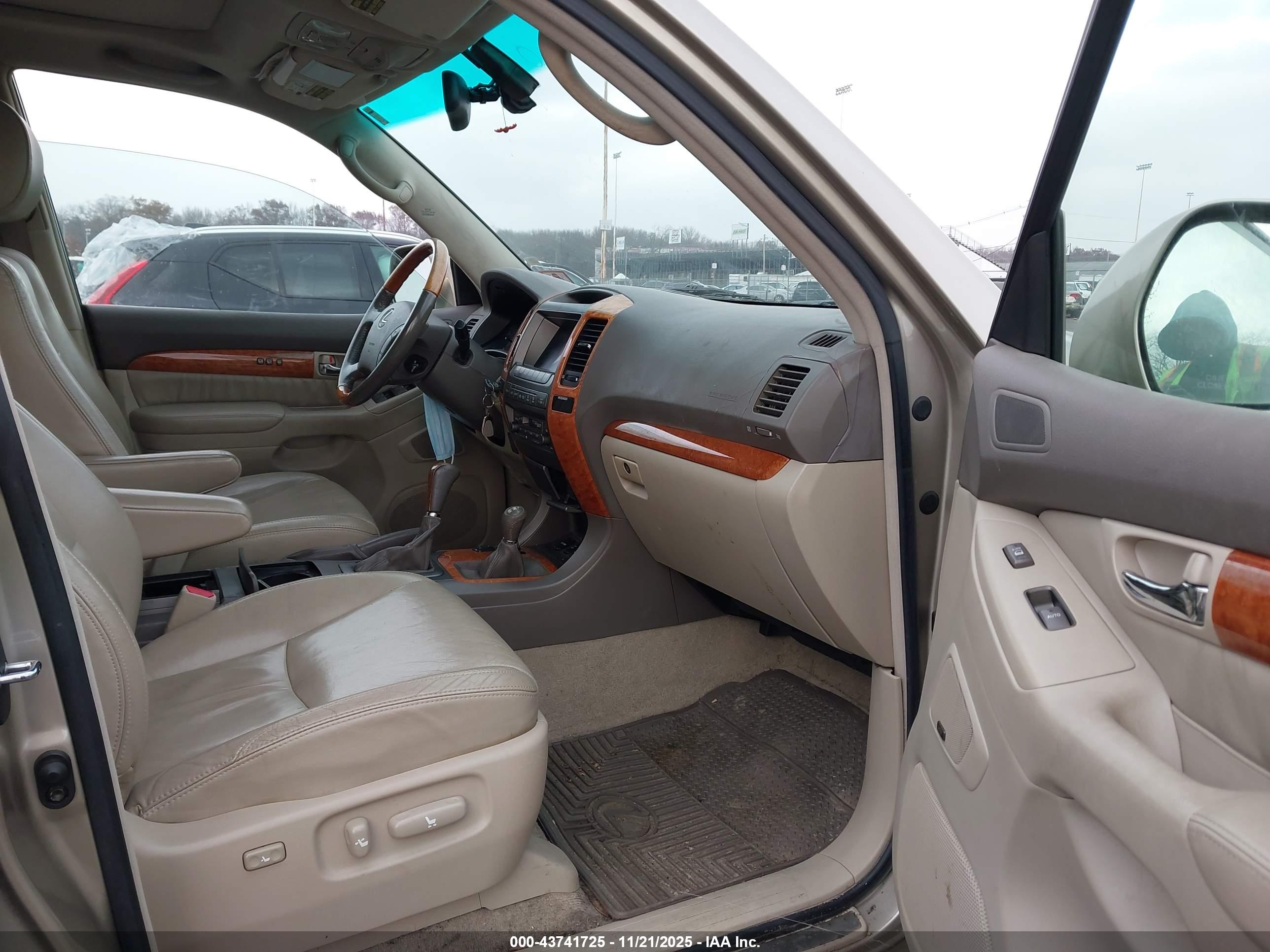 LEXUS GX image 5