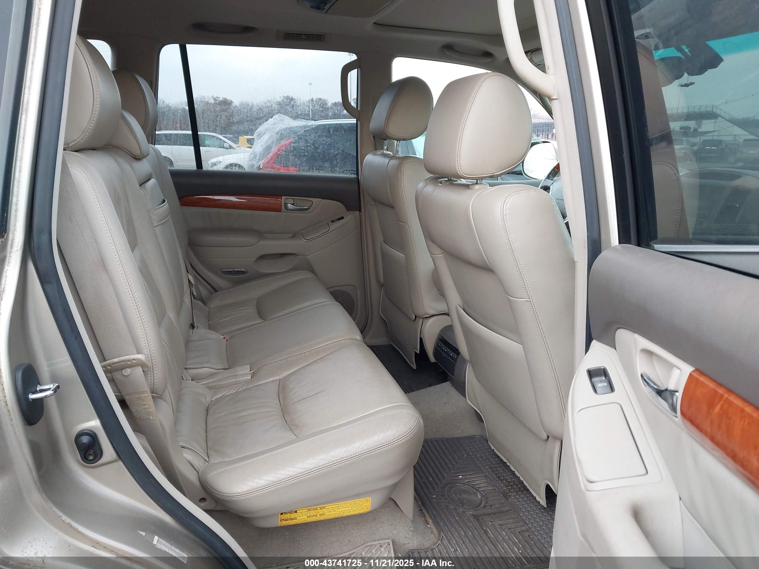 LEXUS GX image 8