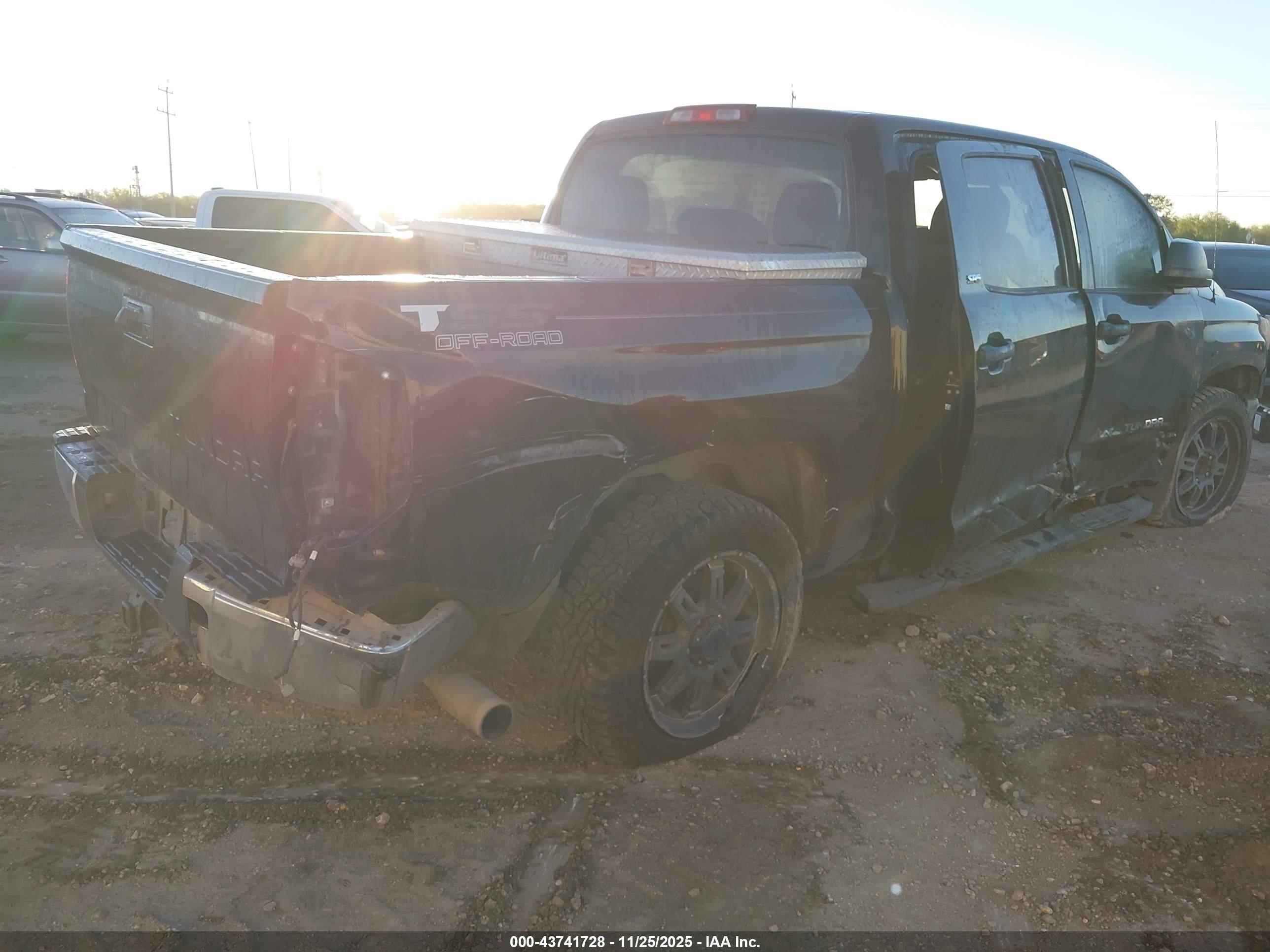 TOYOTA TUNDRA image 4