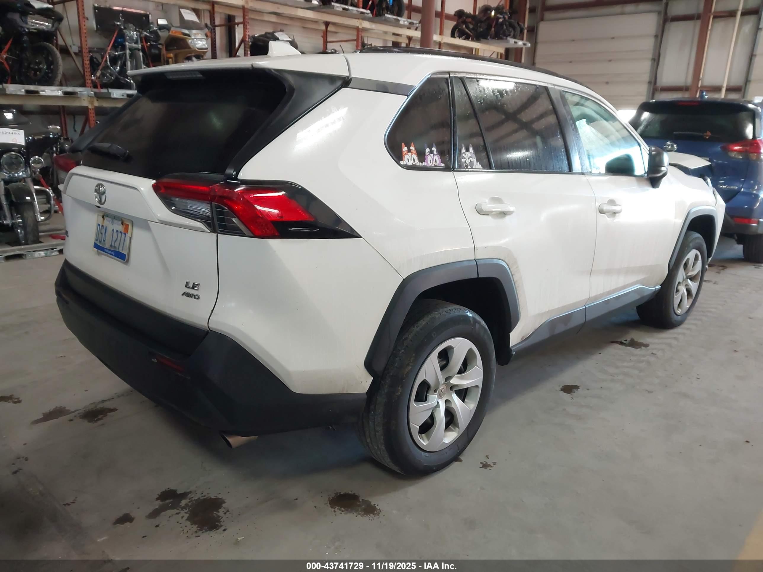 TOYOTA RAV4 image 4