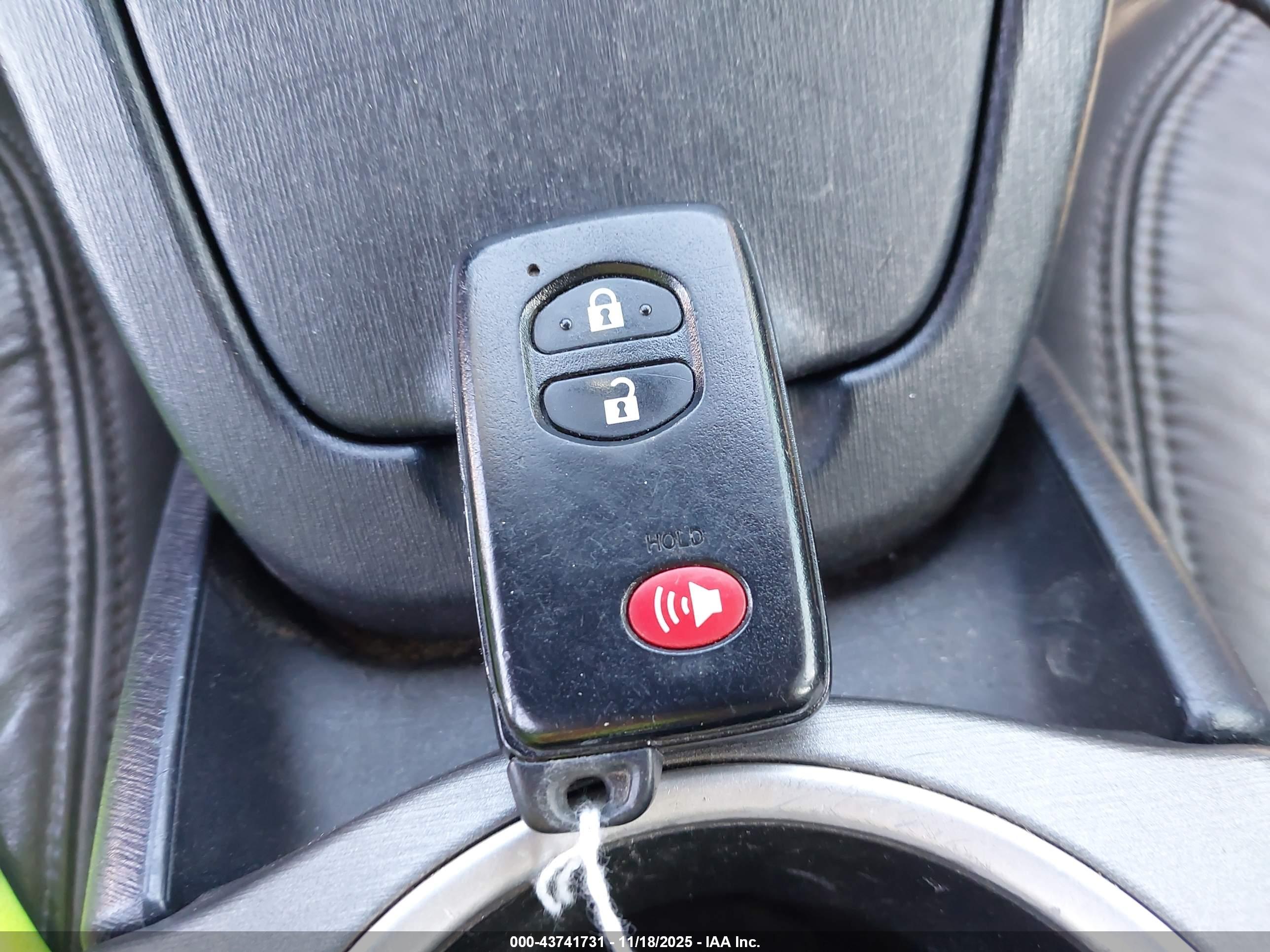 TOYOTA PRIUS image 11
