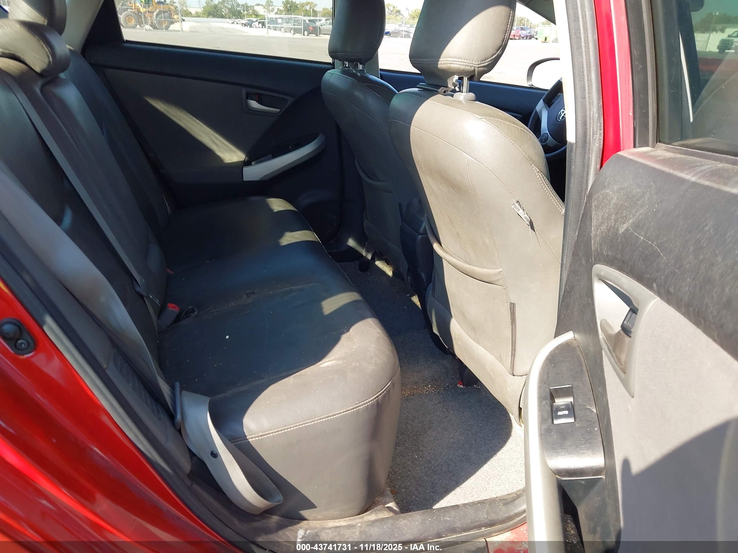 TOYOTA PRIUS image 8