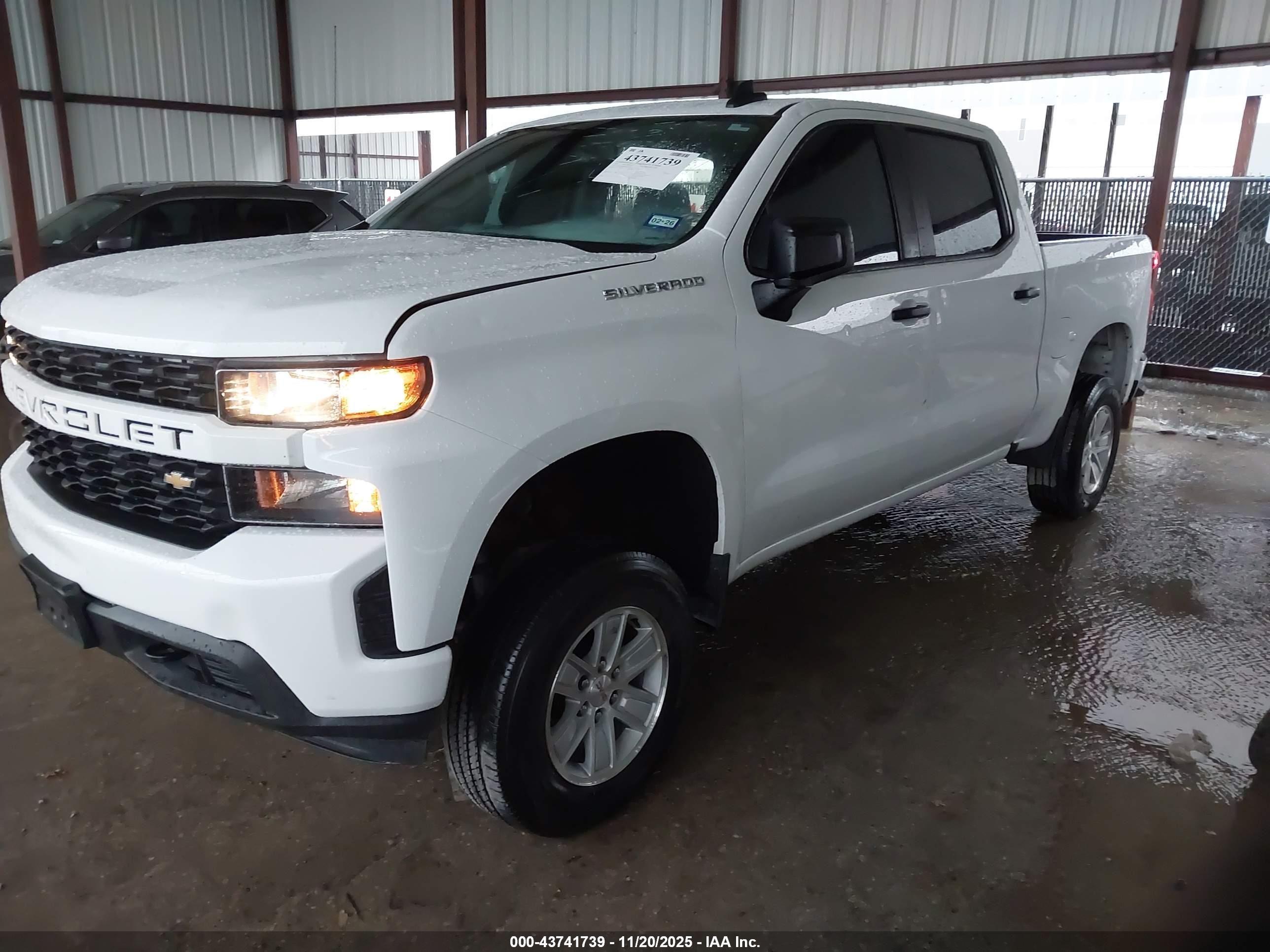 CHEVROLET SILVERADO image 2