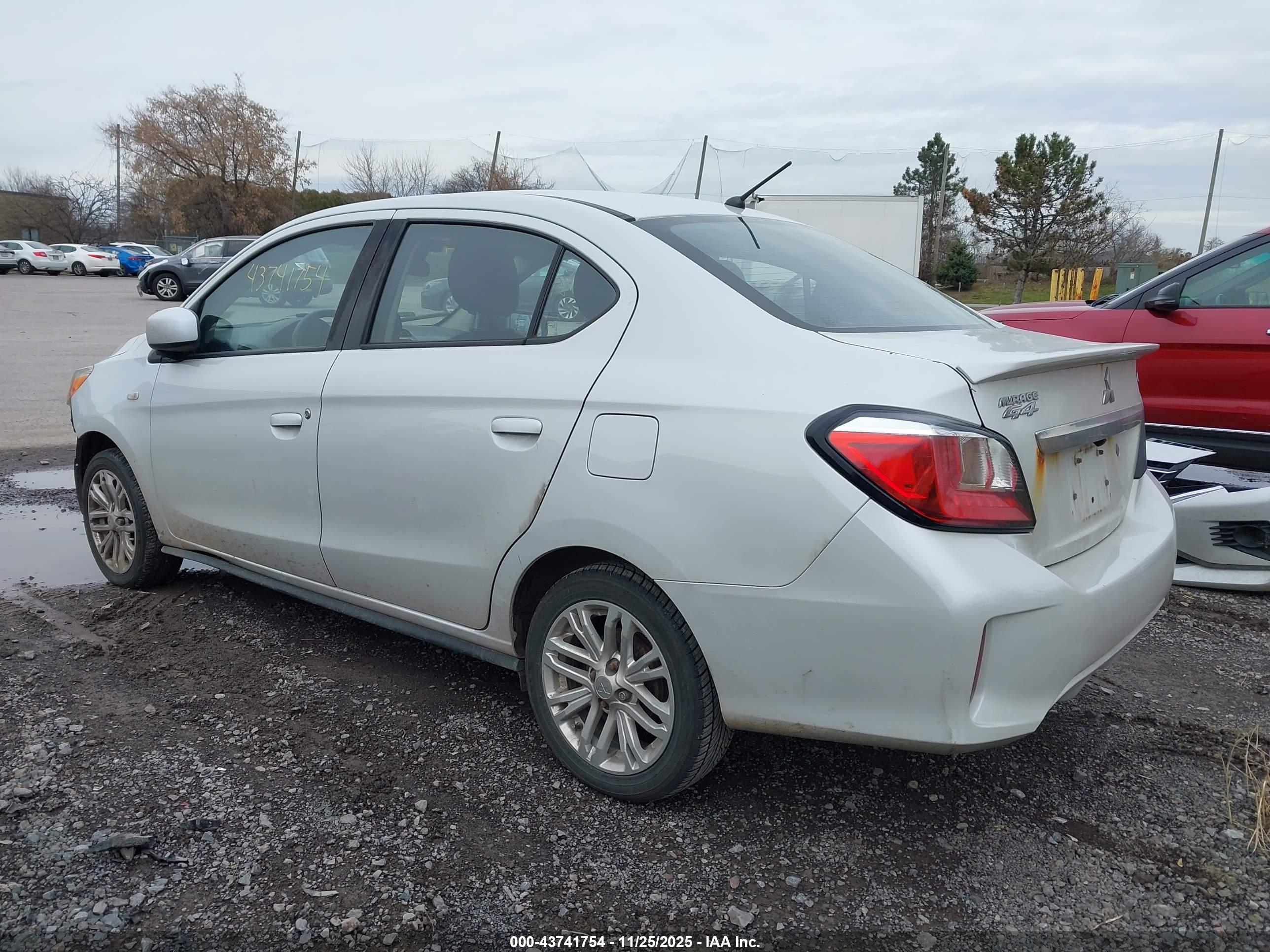 MITSUBISHI MIRAGE image 3