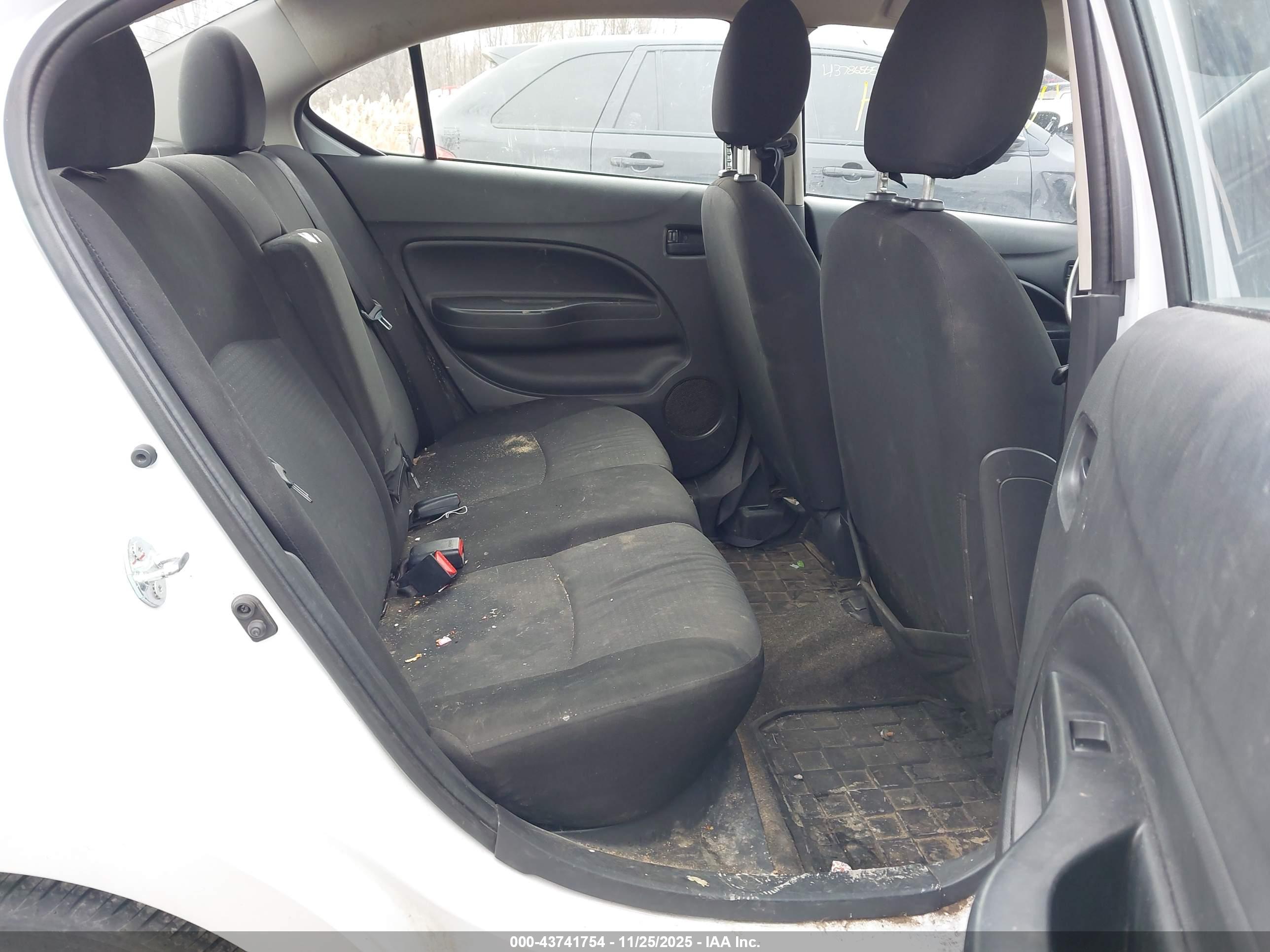 MITSUBISHI MIRAGE image 8