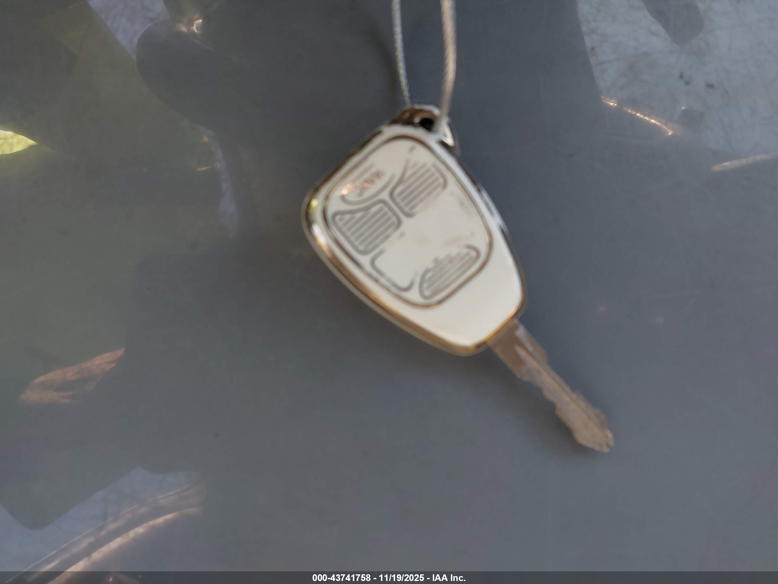 JEEP LIBERTY image 11