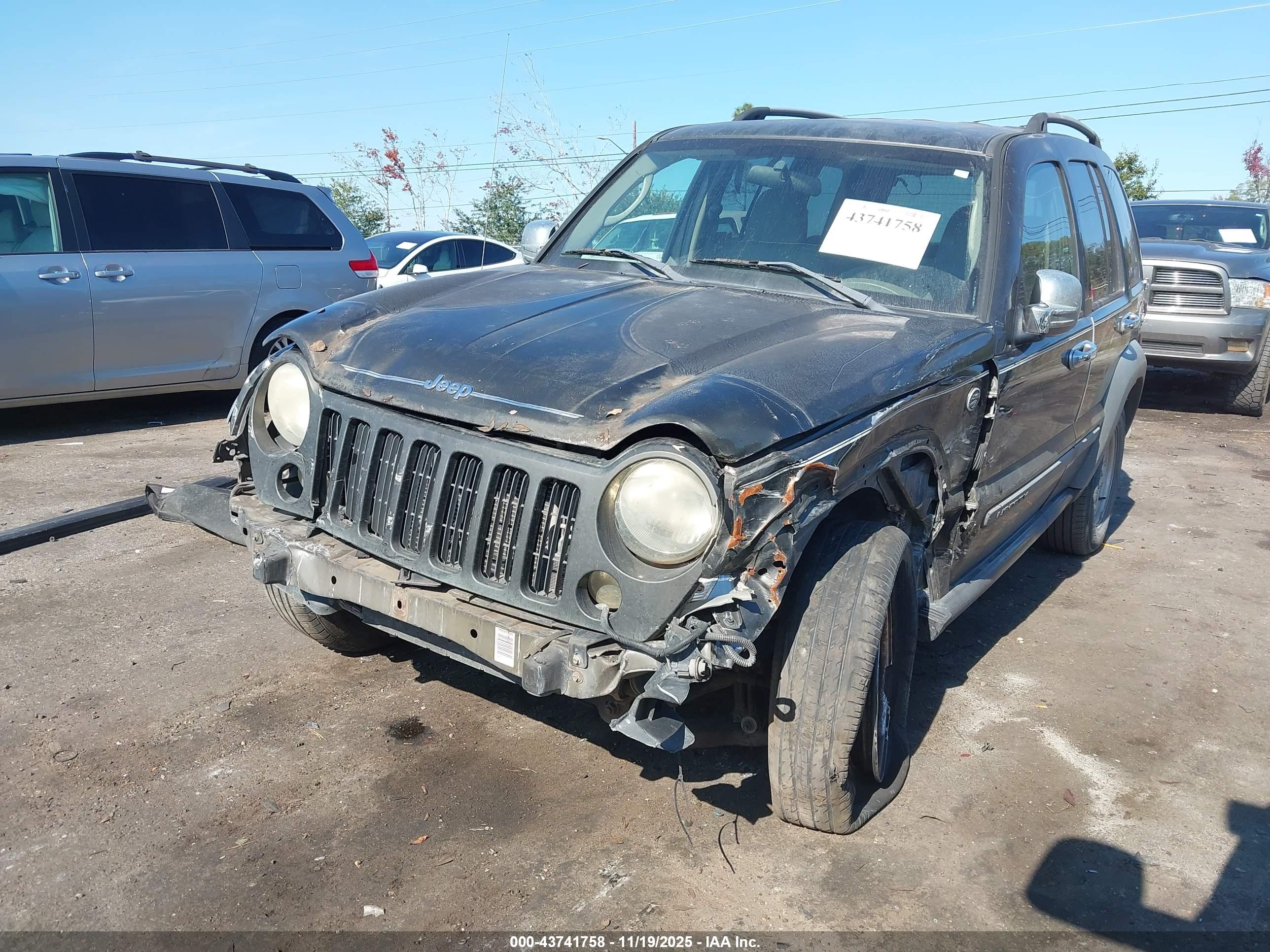 JEEP LIBERTY image 2