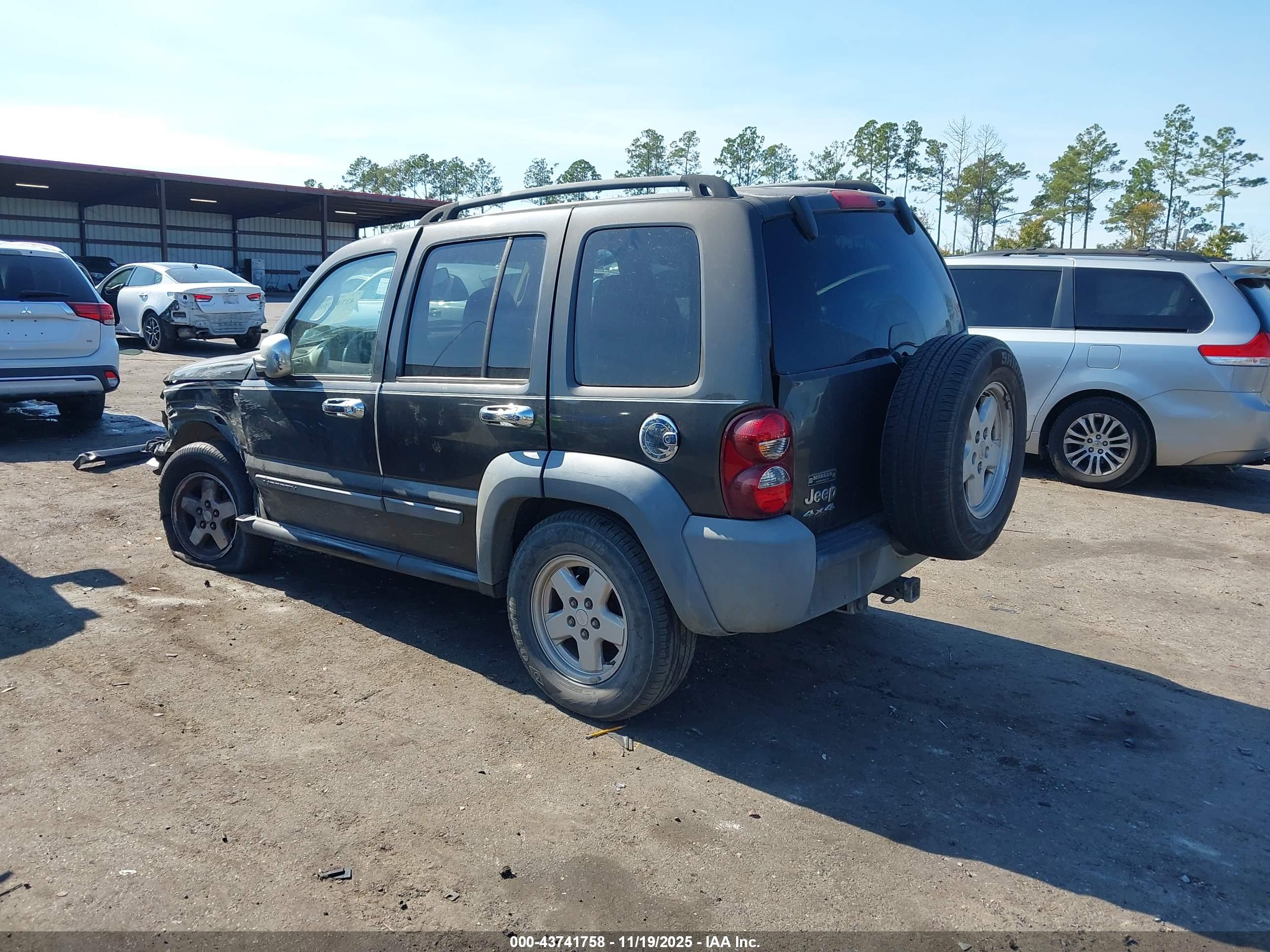 JEEP LIBERTY image 3
