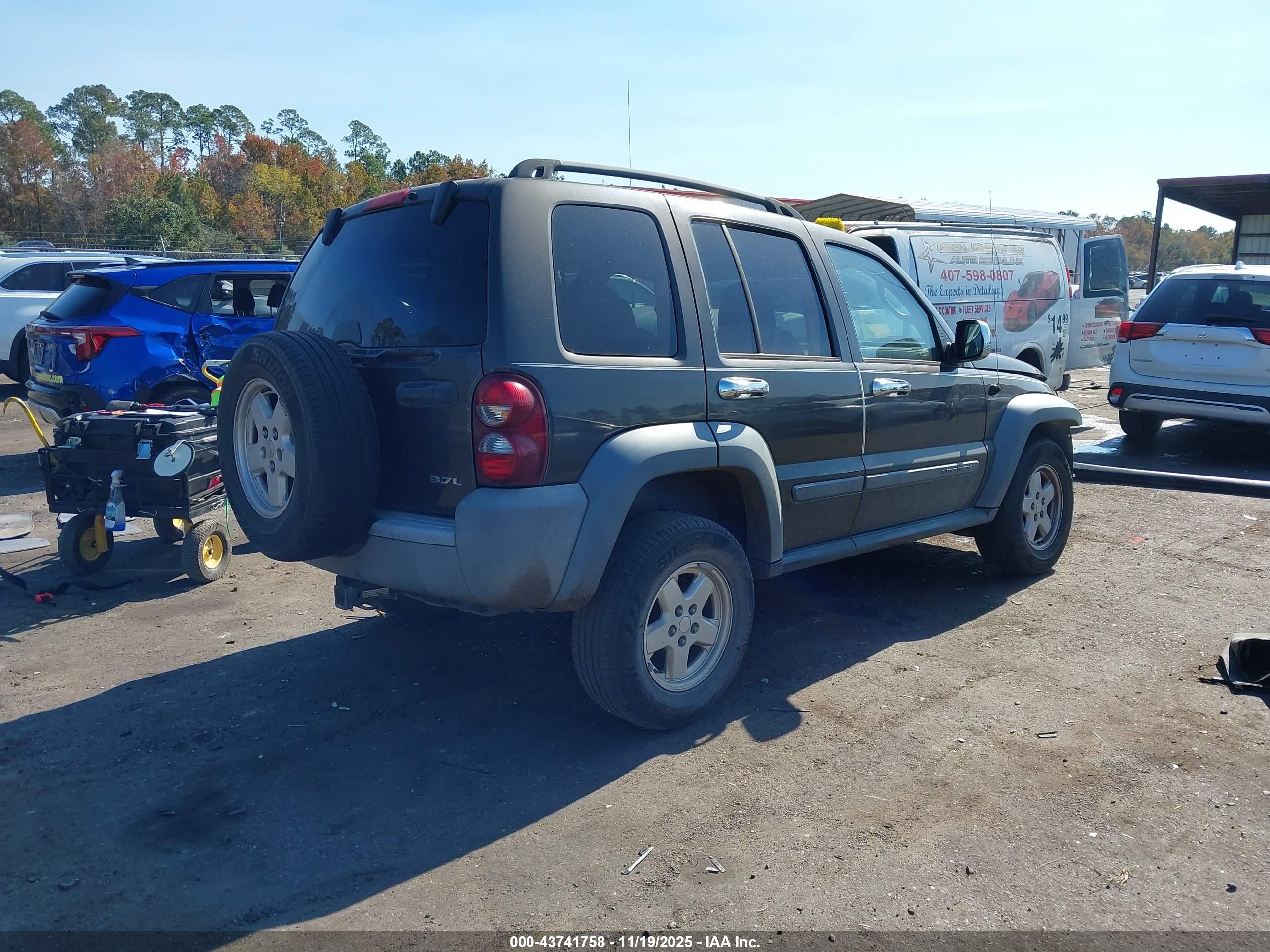 JEEP LIBERTY image 4