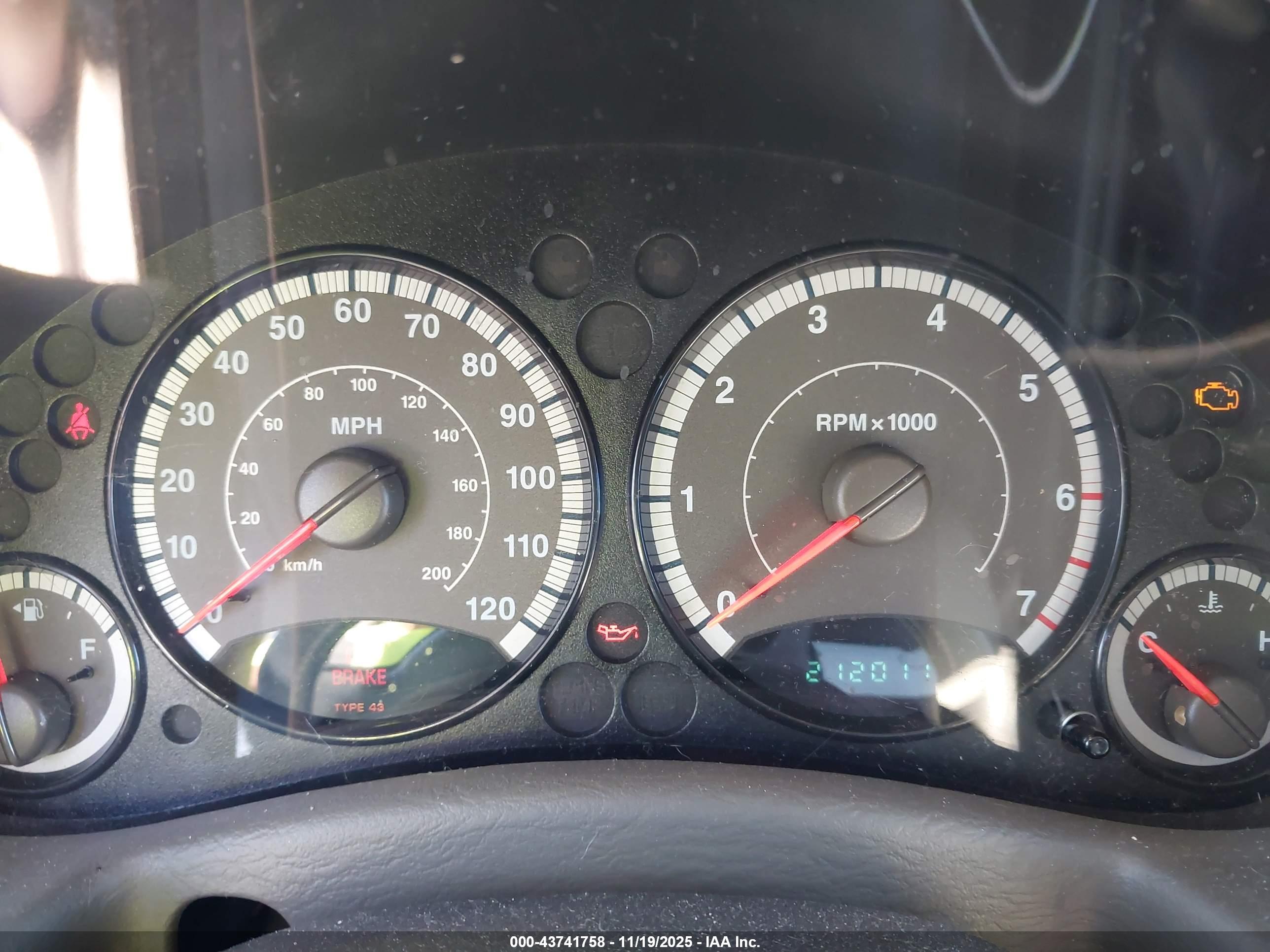 JEEP LIBERTY image 7